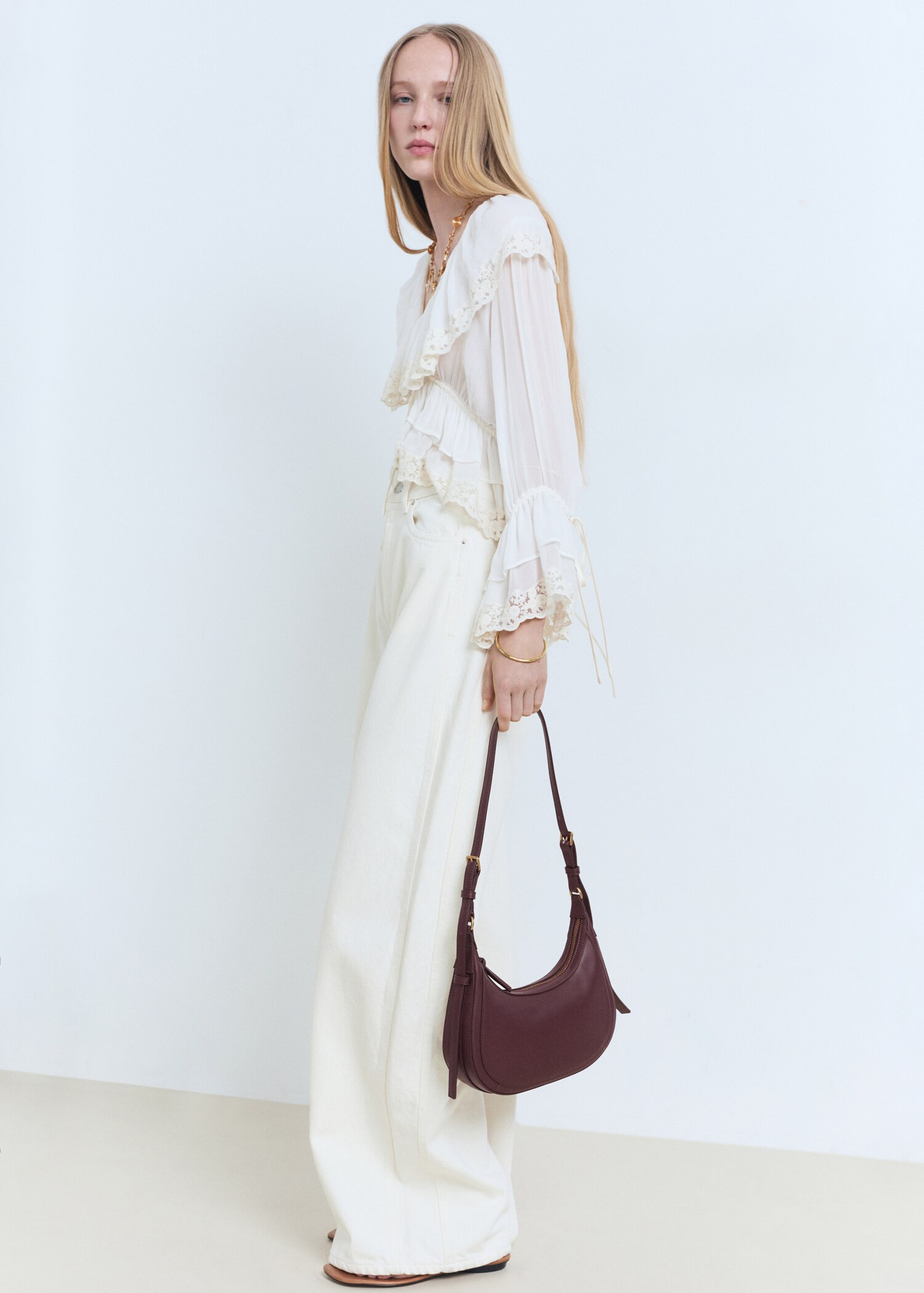 Oval shoulder bag - Women | MANGO United Kingdom | MANGO (UK)