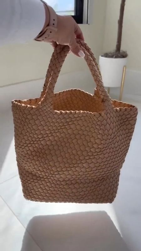 Bottega inspired bag, Bottega Veneta bag, neutral bag, beige bag, fall bag, summer bag, Amazon find, vacation style, black bag, white bag, green bag 


#LTKSeasonal #LTKHoliday