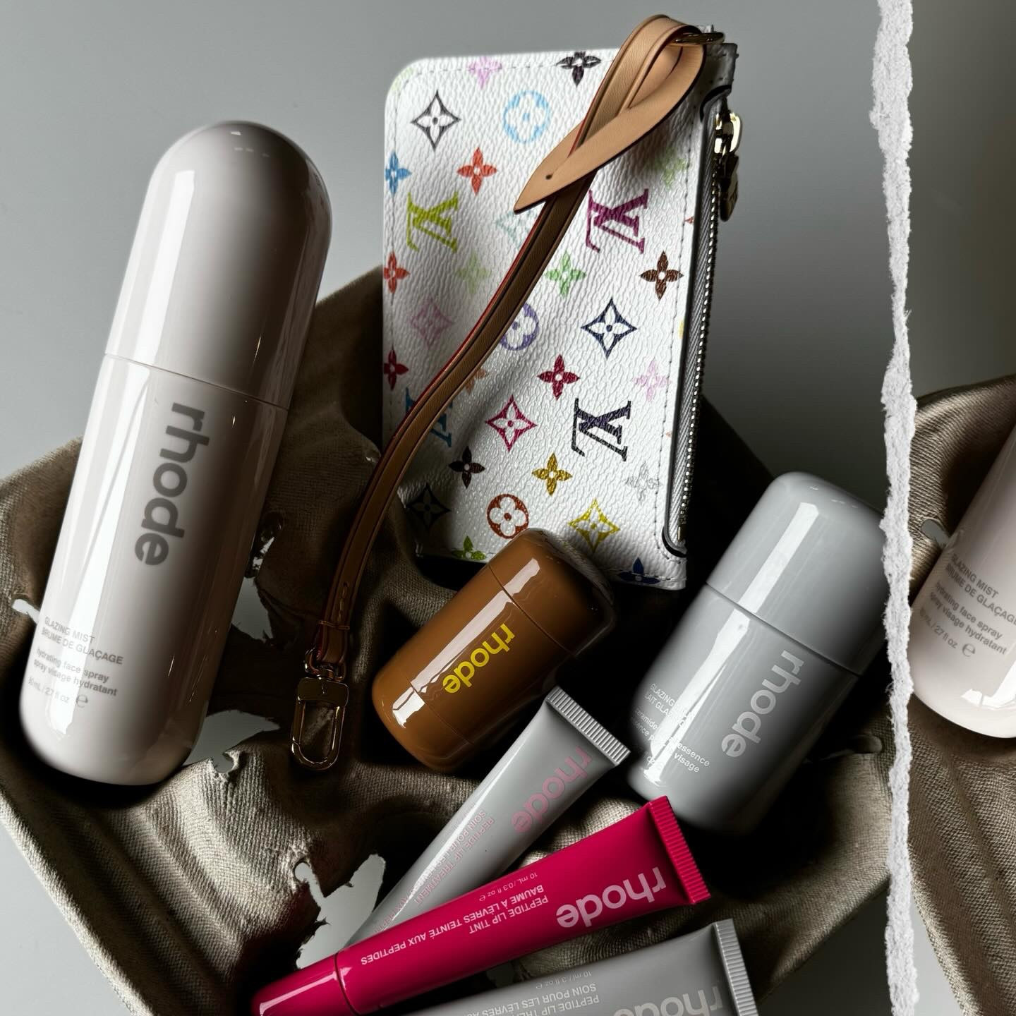 Rhode to the weekend 🤍✨ Happy almost Friday 🎉

Are you getting any items from the new drop on 2/9??

I am so excited for the plumping lip mask 🥹✨

Follow, save and share for more fashion and handbag inspiration @cvluxfashion 🤍✨

Rhode, rhode skin, Louis Vuitton Handbag Collection, LV, Murakami, TAKASHI MURAKAMI, Louis Vuitton handbags, LV addict, LV lover, Monogram Monday, Louis Vuitton addict, it girl, BOTD, bag of the day, monogram, pink, soft girl aesthetic, LV speedy, side trunk, unboxing, LV unboxing, Louis Vuitton handbag unboxing, Louis Vuitton, bag lover, WIMB, What’s in my bag 

Disclaimer: I may earn a commission if you use my links.
All photos, reels and stories are taken/created by me. All products are AUTHENTIC and NOT FOR SALE. I am sharing my personal collection and items I love with you. 

#louisvuitton #louisvuittonlover #rhodeskin #rhode #purse