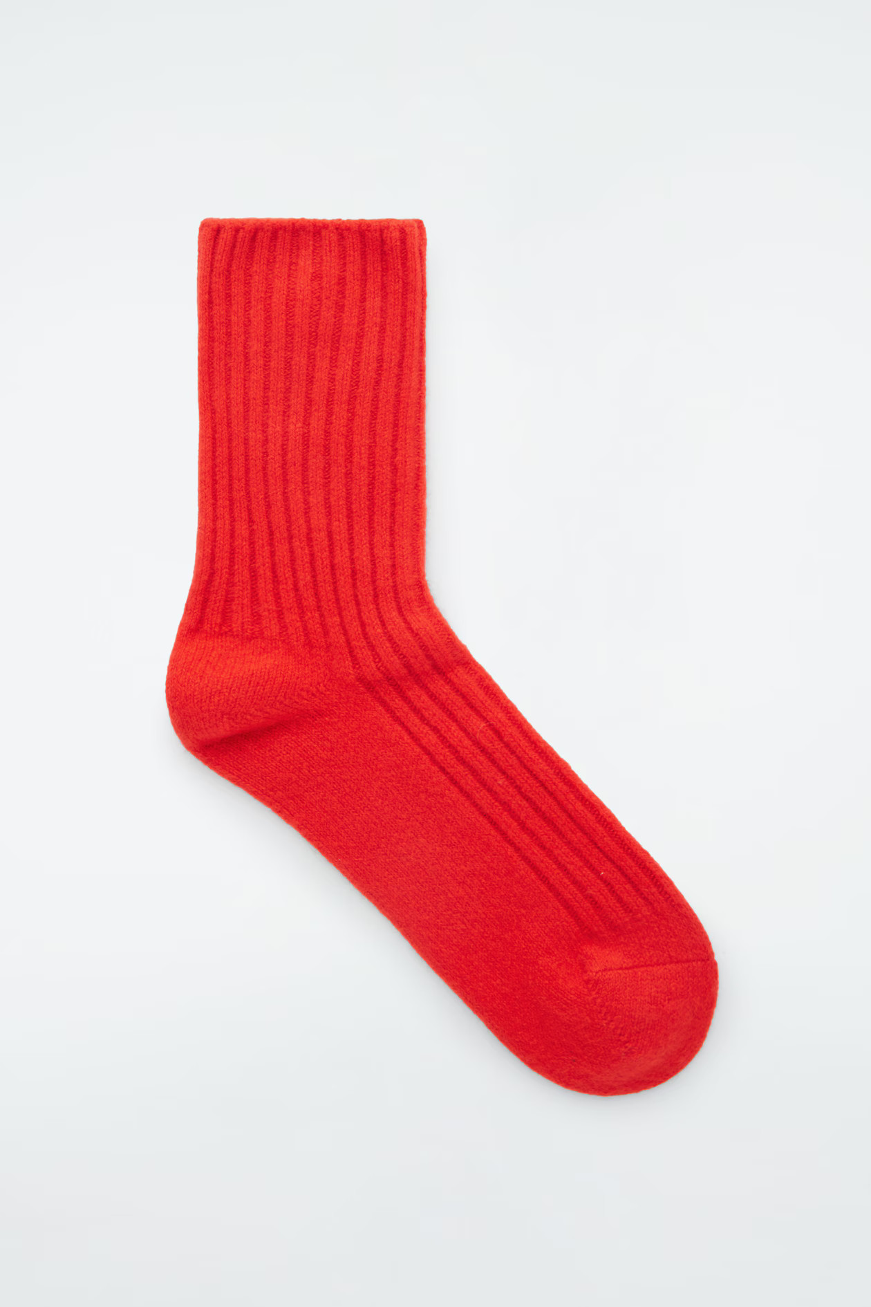 GERIPPTE KASCHMIRSOCKEN - LEUCHTENDES ROT | COS (EU)