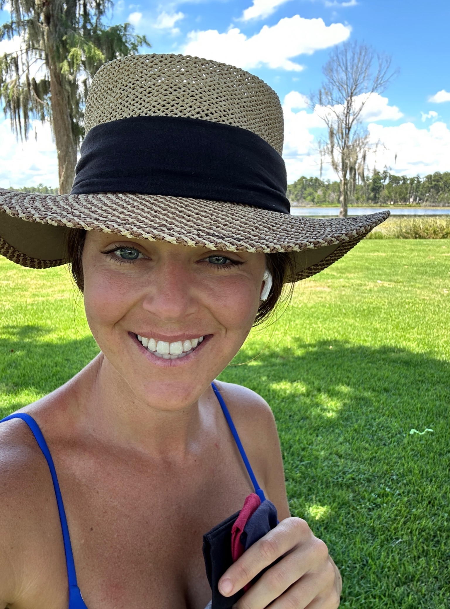 Hat hack! Same straw hat + headbands = different looks! 


Beach days, lake days, vacation looks, beach vaca, tropical outfits

#LTKSwim #LTKStyleTip #LTKTravel