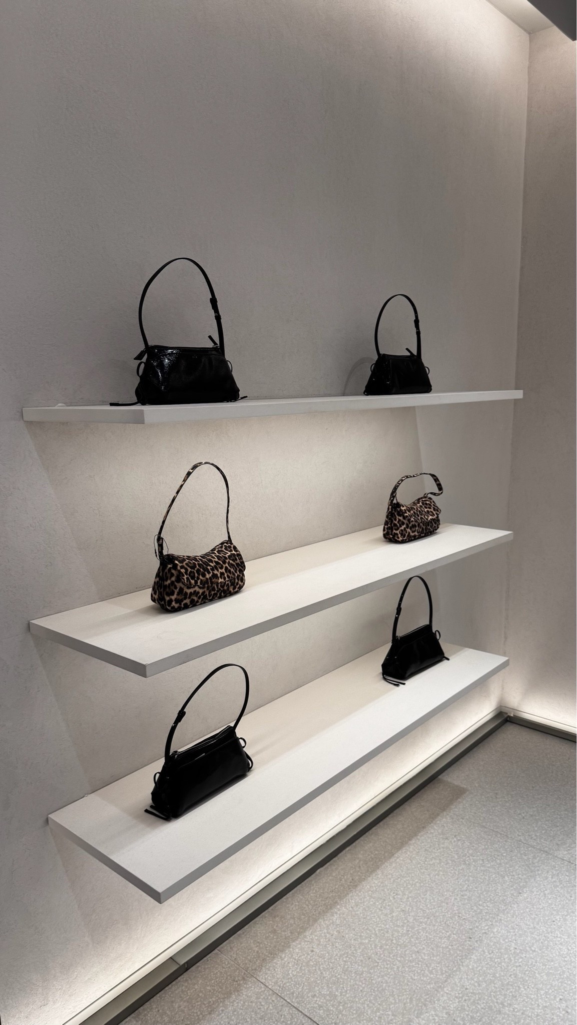 Cheetah print mini shoulder handbag!