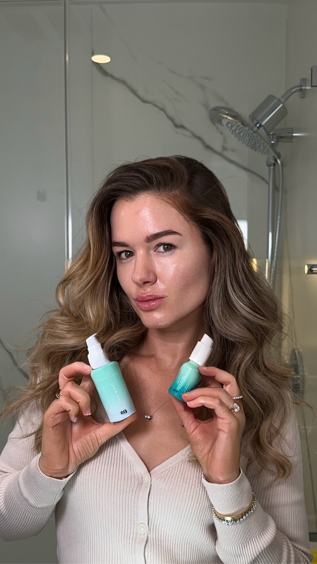 Rosacea made me very selective about what I put on my face and @psaskincare essentials are my latest go-to for redness, hydration, and glow. #PSASkincare #HydrationRecovery #EndOfSummerSkin #CleanBeauty #ad

#LTKBeauty