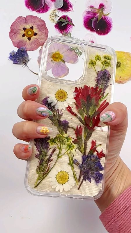 Pressed flower phone case supplies. I used my own pressed flowers that I made using the Microfleur presser listed below. You can also purchase pressed flowers see the links below. 