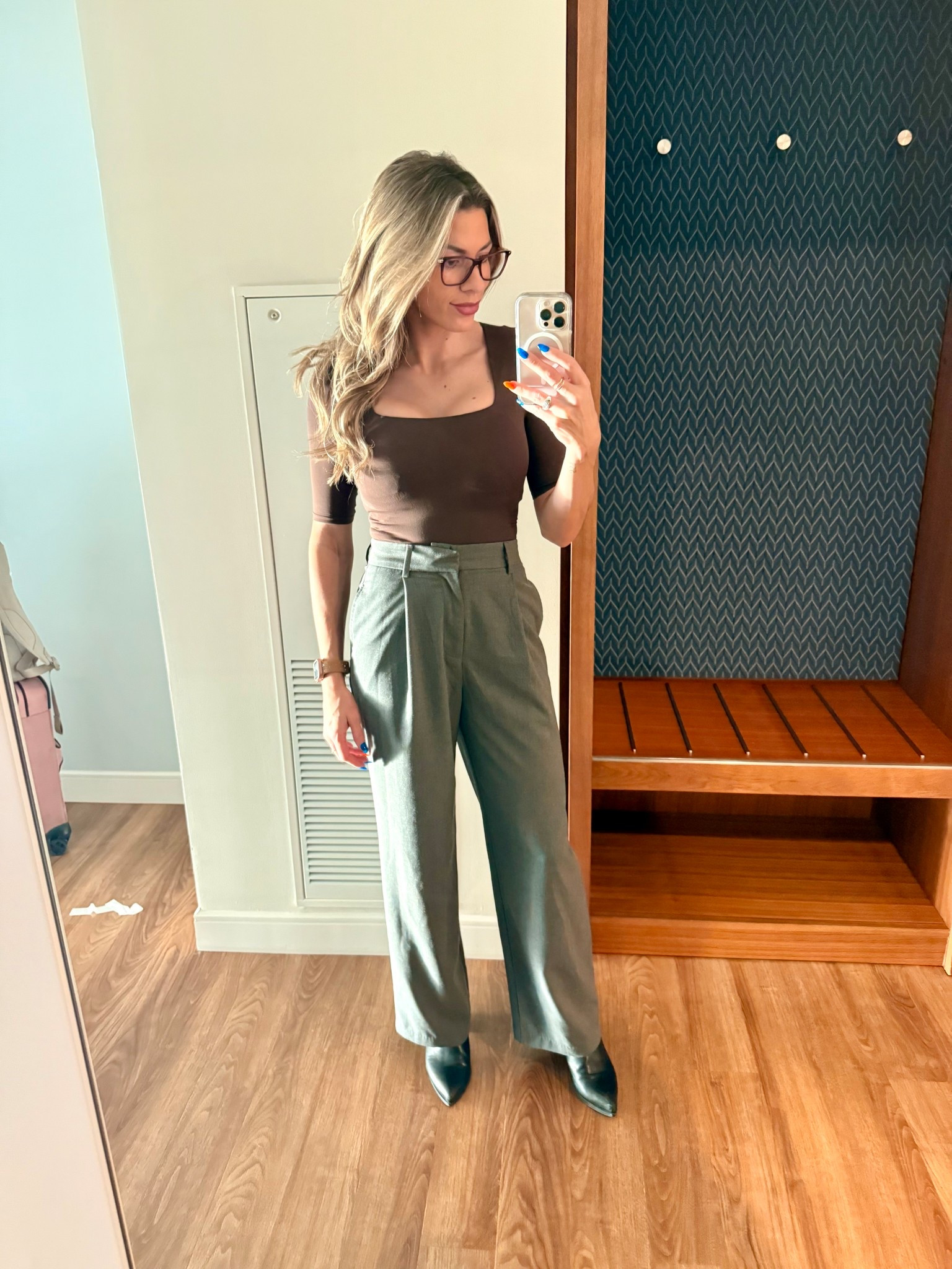 Little work fit before heading back home to the cold! Top is Fabletics and bottoms are from Fashion Pass

#LTKootd #LTKWorkwear #LTKPetite