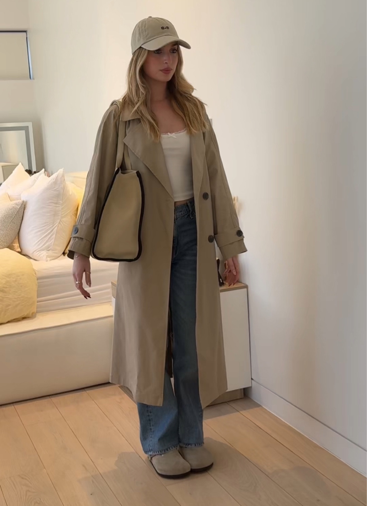 Super simple and cute outfit🫶🏼

Trench coat is old Zara but I’ve attached my fave alternatives, jeans are also old Zara and I’ve attached some different cute options🫶🏼 hat is bec and bridge x


#LTKstyletip #LTKSeasonal #LTKitbag