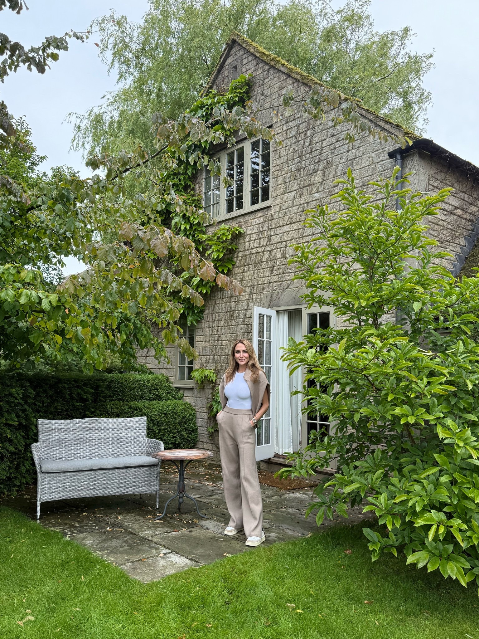Getting cozy in the Cotswolds 


Athleisure, travel outfit, perfect white tee, sneakers, summer travels, what to wearr

#LTKTravel #LTKSaleAlert #LTKSummerEdit