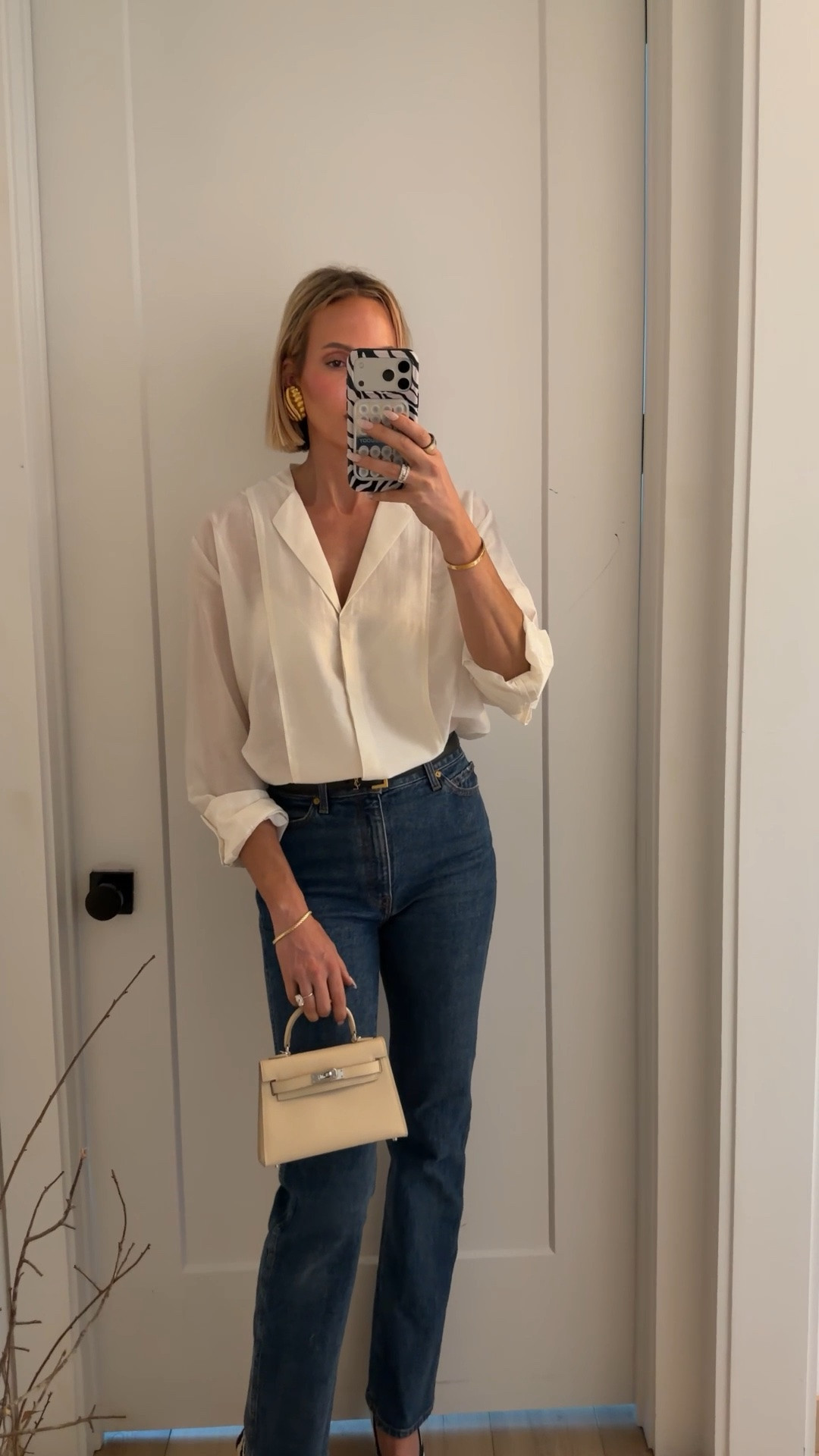Last nights look ☺️ wearing a medium in the zara top, jeans r tall girl friendly and tts

Bag is from 

https://www.avonaofficial.com/ashley22

Use code ASHLEY22 for 22% off

#LTKootd #LTKOver40 #LTKTall