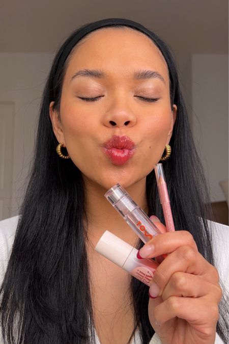 SPRING PEACH LIP STAIN LIP COMBO: 
Tower 28 one liner in fill me in
Caliray blush and lip tint in Laguna peach 
Tower 28 lip jelly in chill 

#LTKbeauty