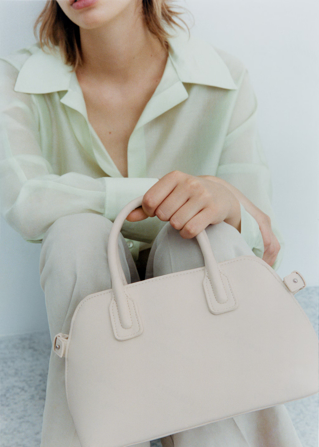 Double-handle bowling bag | MANGO (US)
