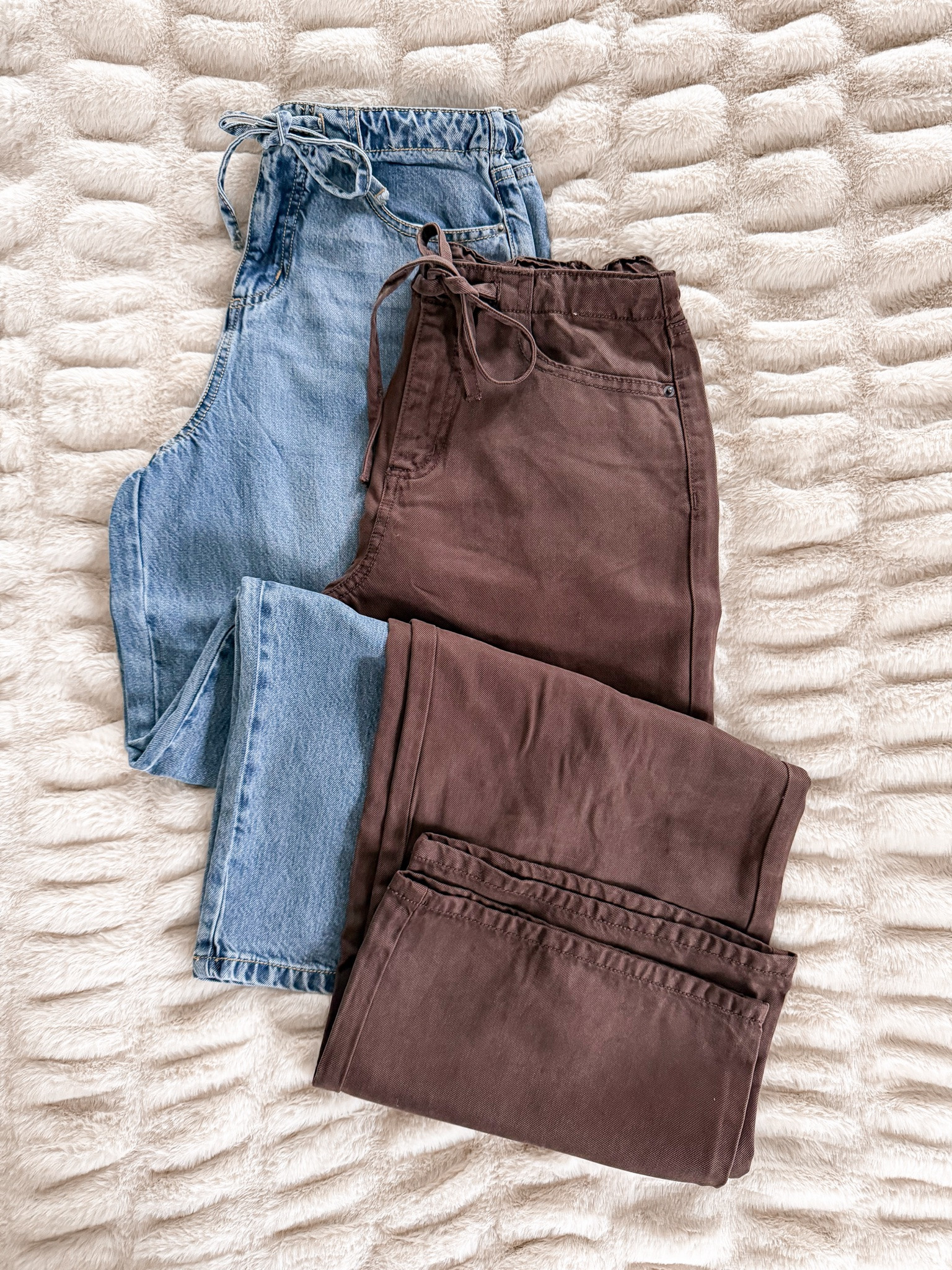 Pants that feel like pajamas. I wear xs

#LTKOver40 #LTKSeasonal #LTKmomlife