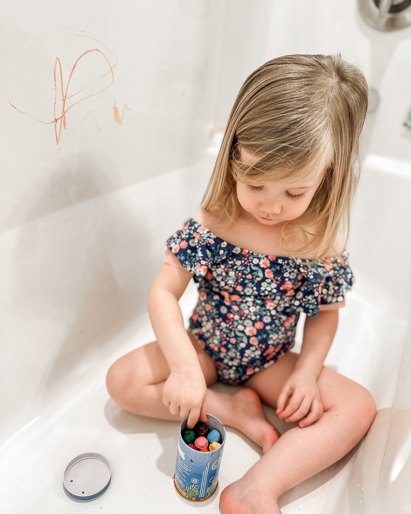 While we wait for warmer weather, we get in our @rufflebutts bathing suit and color @honeysticksofficial bath crayons to fill the day! She can make a mess without getting messy and I can wash it away 🫶🏼

•
•
•
•

toddler activities | bath time | swim suit | bath crayons | non-toxic | rufflebutts | honeysticks