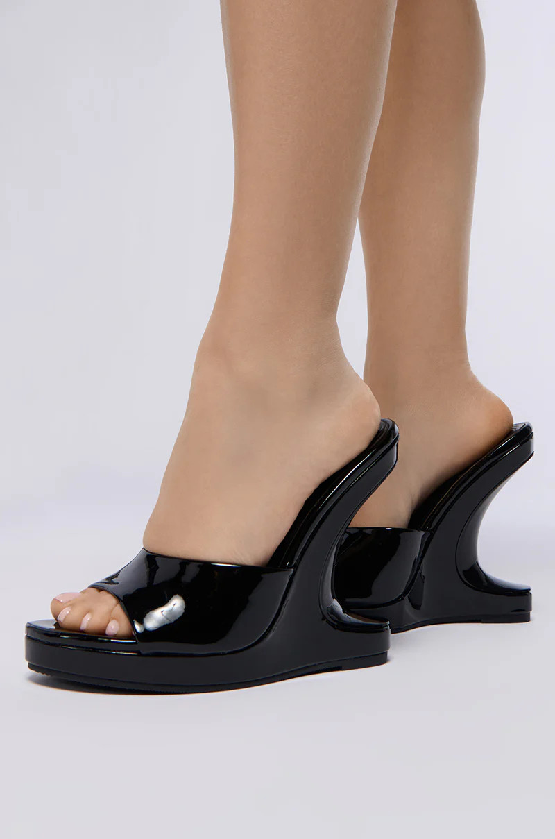 AZALEA WANG SHLOMO BLACK ABSTRACT WEDGE HEEL SANDAL | AKIRA