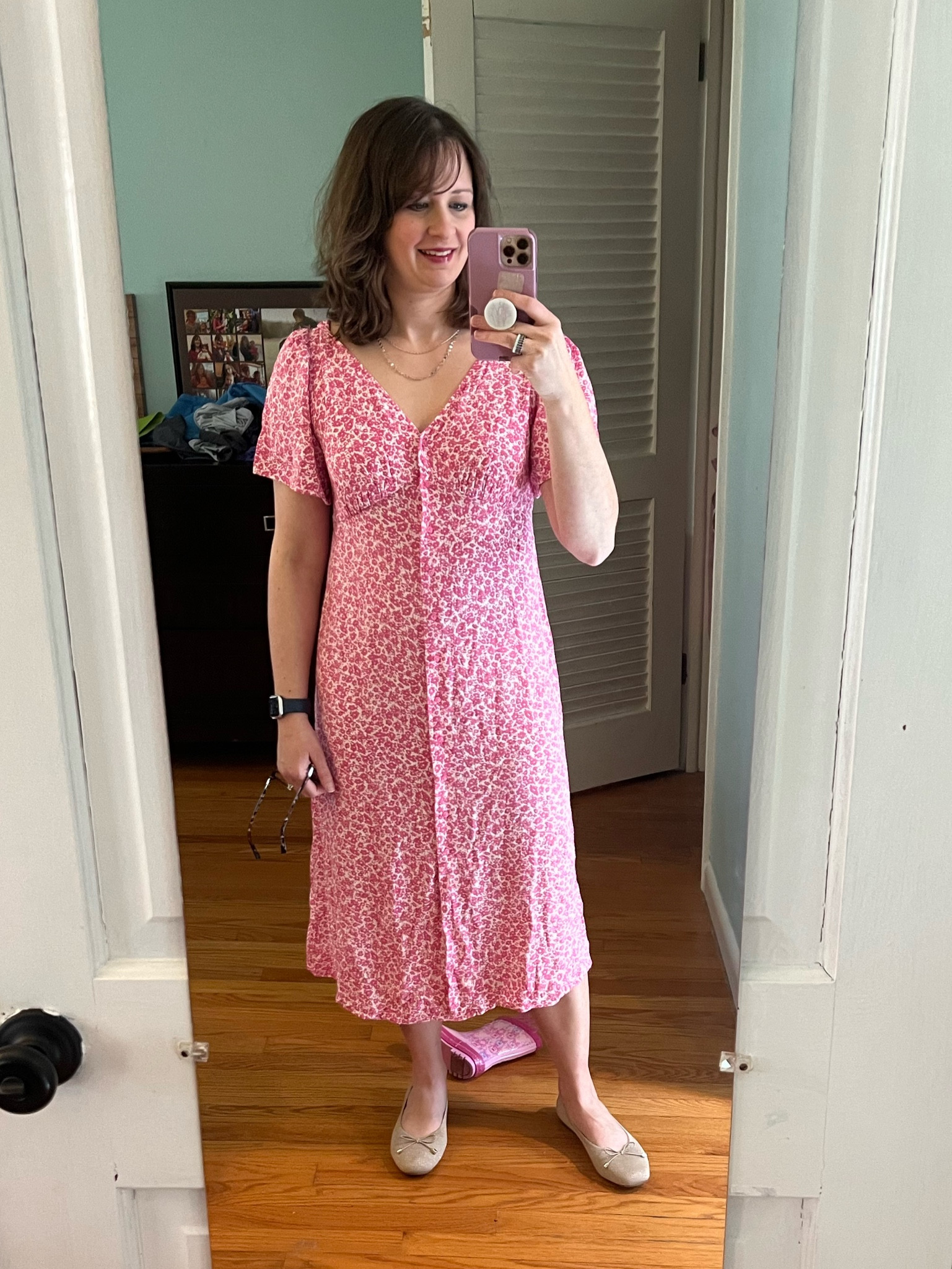 Old Navy dress.
Lovely rose pink and soft white. I’m wearing M petite. Best for hourglass or bottom curvy. 

#hocsummer #coolsummer #lightsummer #truesummer #softsummer #pastelsummer #darksummer #brownsummer #sweetpeasummer #summerpalette #summerfinds

#LTKsalealert #LTKstyletip #LTKfindsunder50