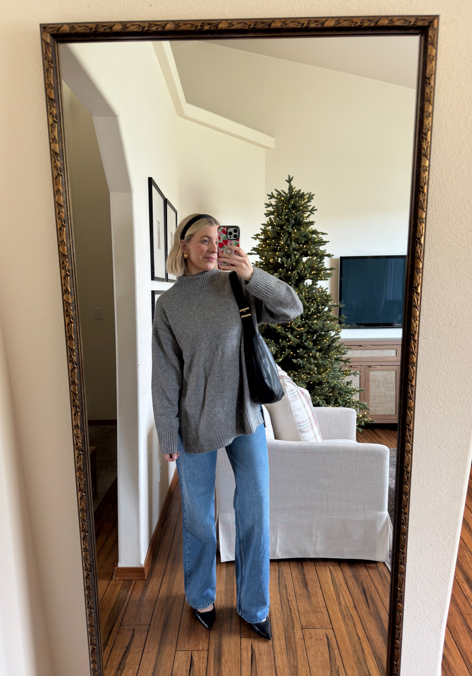 Love this H&M sweater! Size up if you want it oversized, I’m wearing a medium. Jeans are Zara! 

#LTKFindsUnder50 #LTKSaleAlert #LTKStyleTip