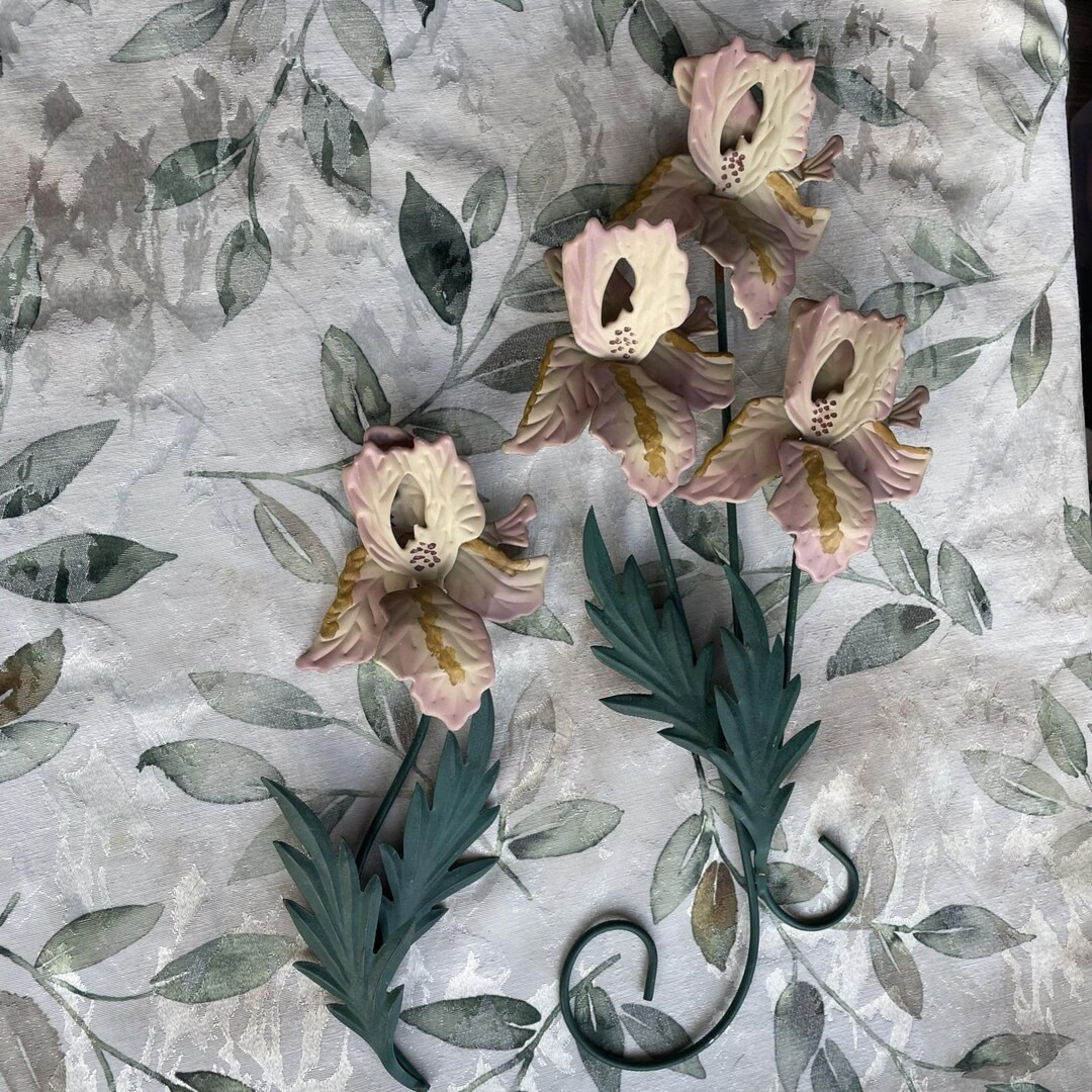 Pair of Vintage 1999 Homco Metal Blooming Iris Wall Hanging Decor Boho Cottage - Etsy | Etsy (US)