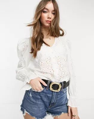 Vero Moda - Broderie blouse met knoopsluiting in wit | ASOS (Global)