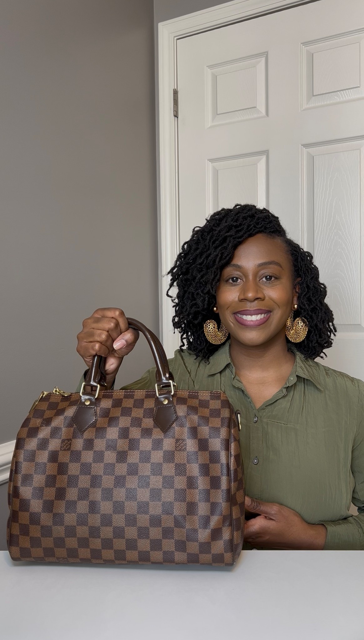 What’s in my bag?
Louis Vuitton Speedy 30 Bandouliere- Damier Ebene canvas

#LTKWatchNow #LTKOver40 #LTKItBag