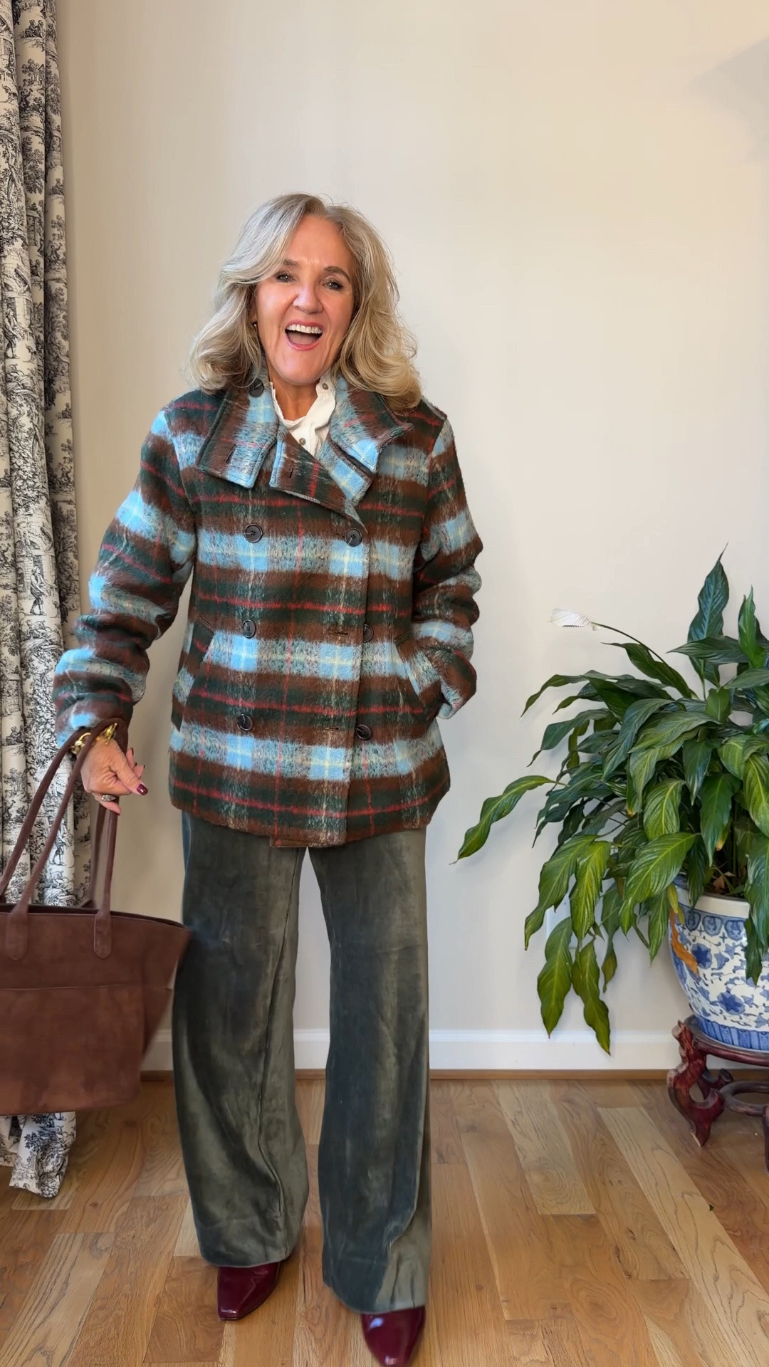 Coat size med petite 
Blouse medium 
Pants are a ribbed velour not a corduroy. Super comfortable pretty drippy. Wearing size 8.