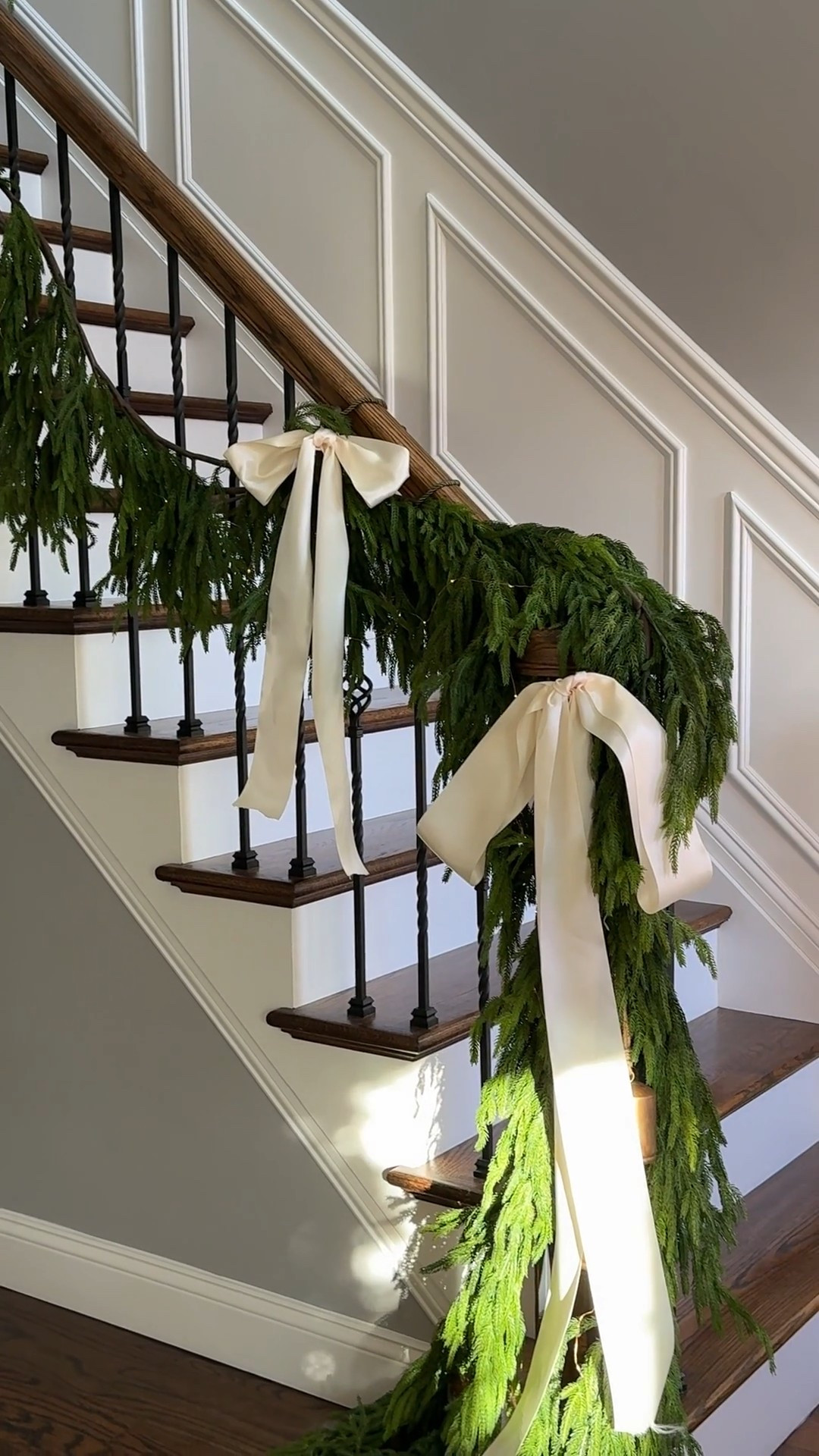 Holiday stairway garland inspo

Christmas decorating 

#LTKSeasonal #LTKHome #LTKHoliday