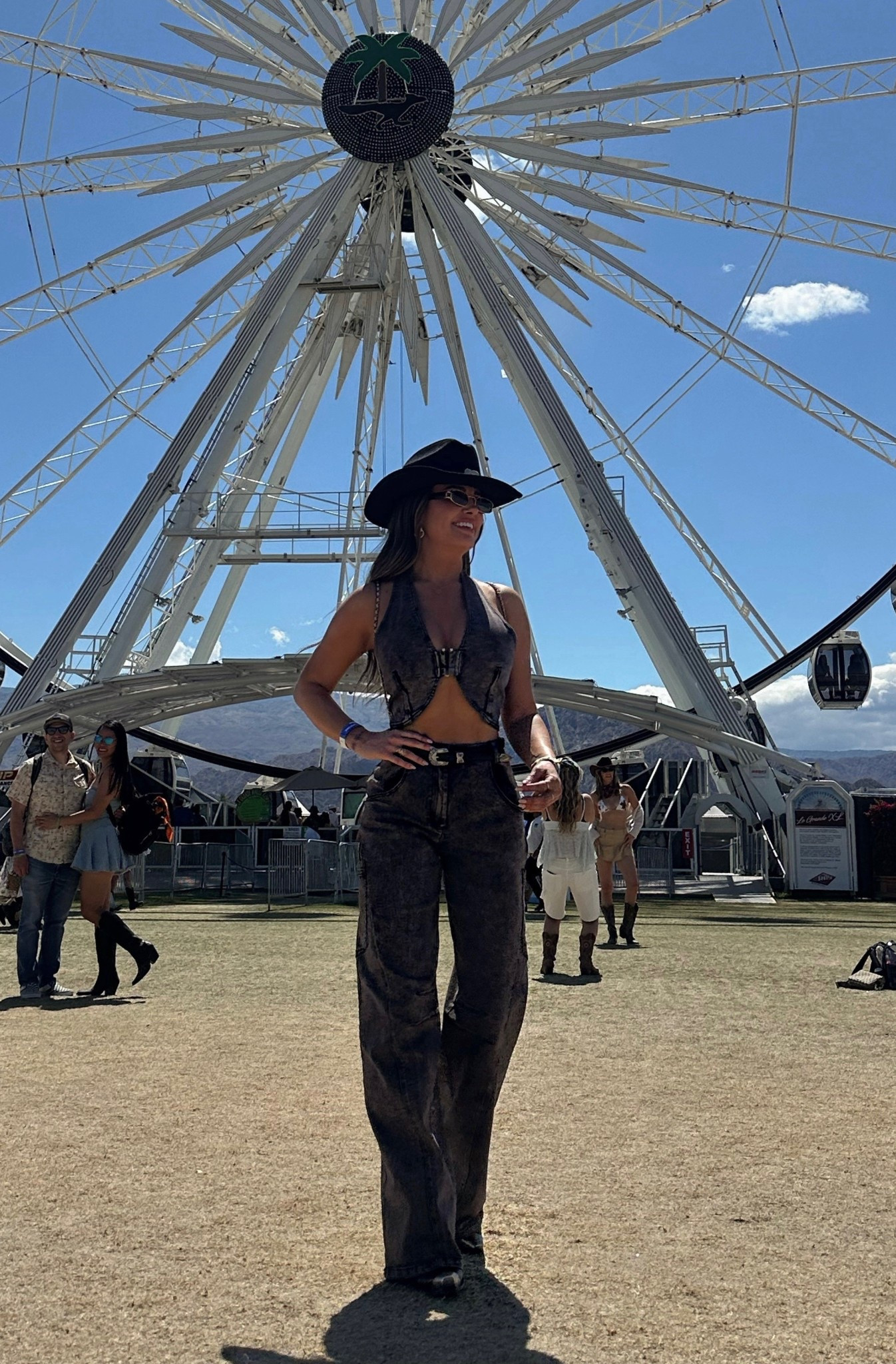 Stagecoach 🤠
Top size small
Pants size small
Boots size 8