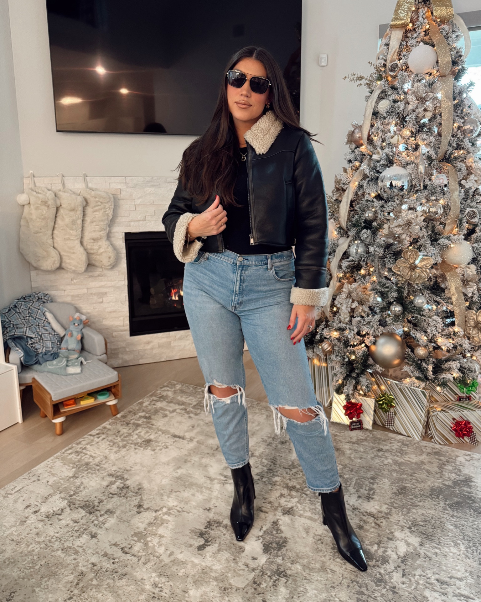 🖤🖤🖤

Winter style, winter outfit, midsize fashion, midsize ootd, mom outfit, mom fashion, mom style, leather jacket, booties

#LTKHoliday #LTKMidsize #LTKSeasonal