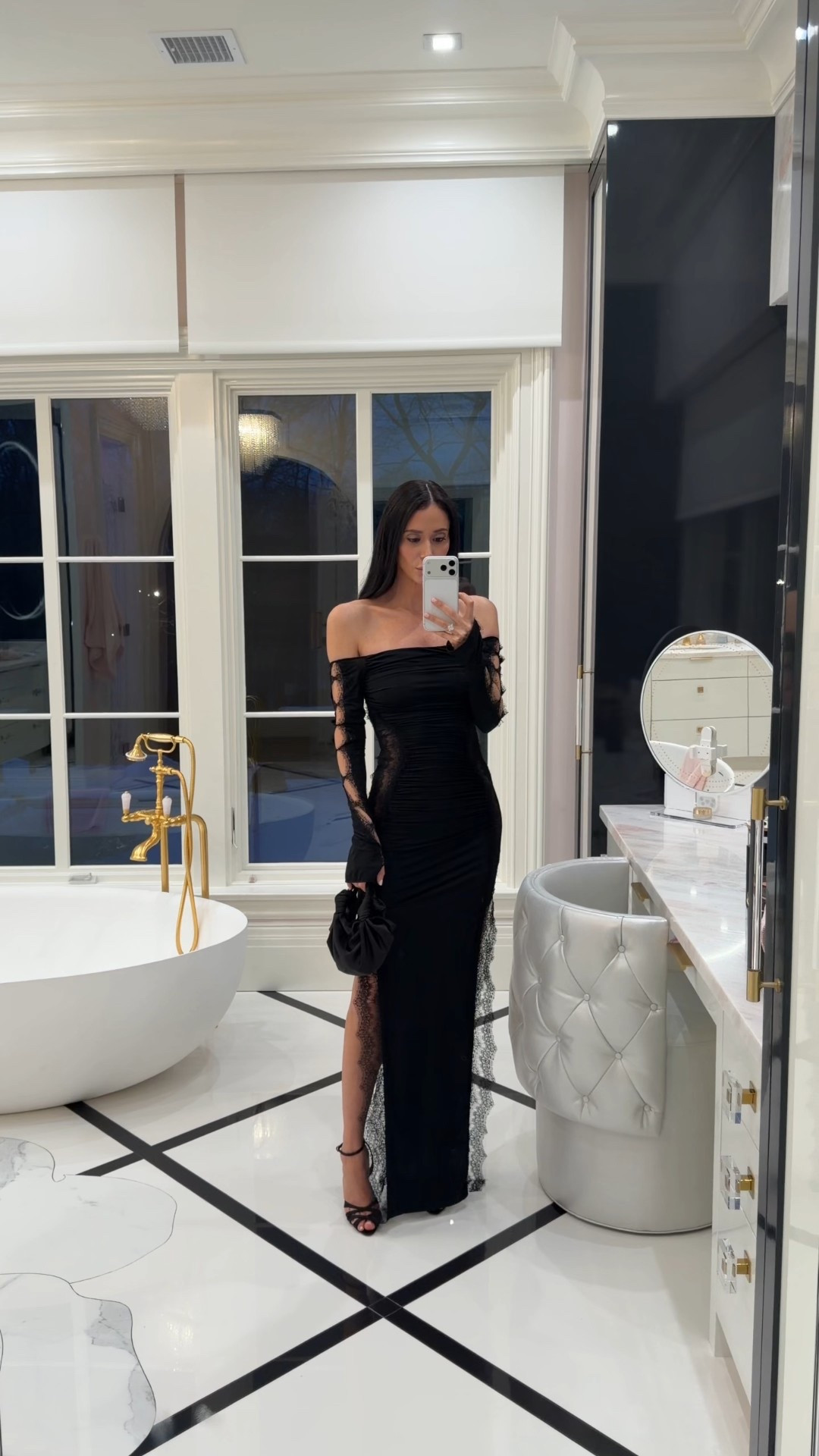 My version of a casual LBD 🖤😮‍💨

#LTKmomlife #LTKootd #LTKdayinmylife