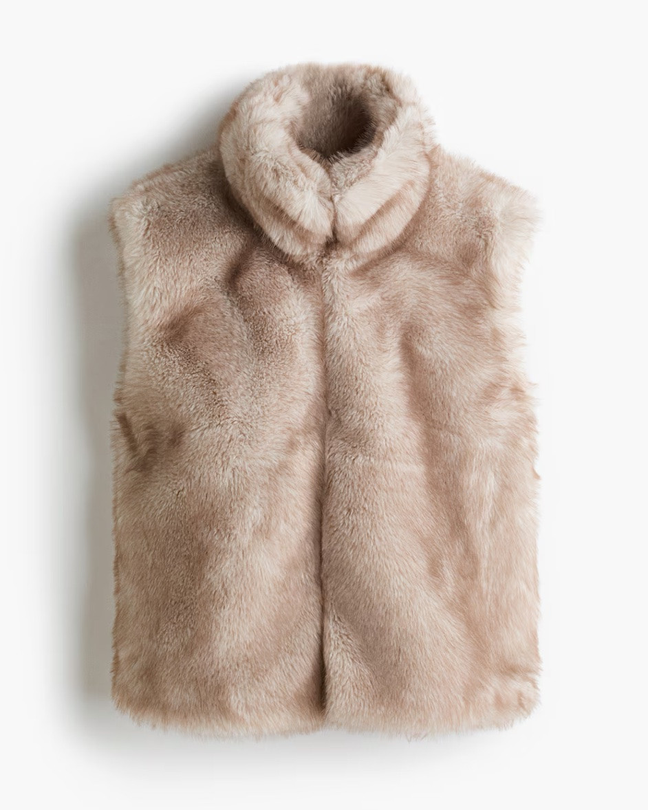 Faux fur vest

#LTKSeasonal