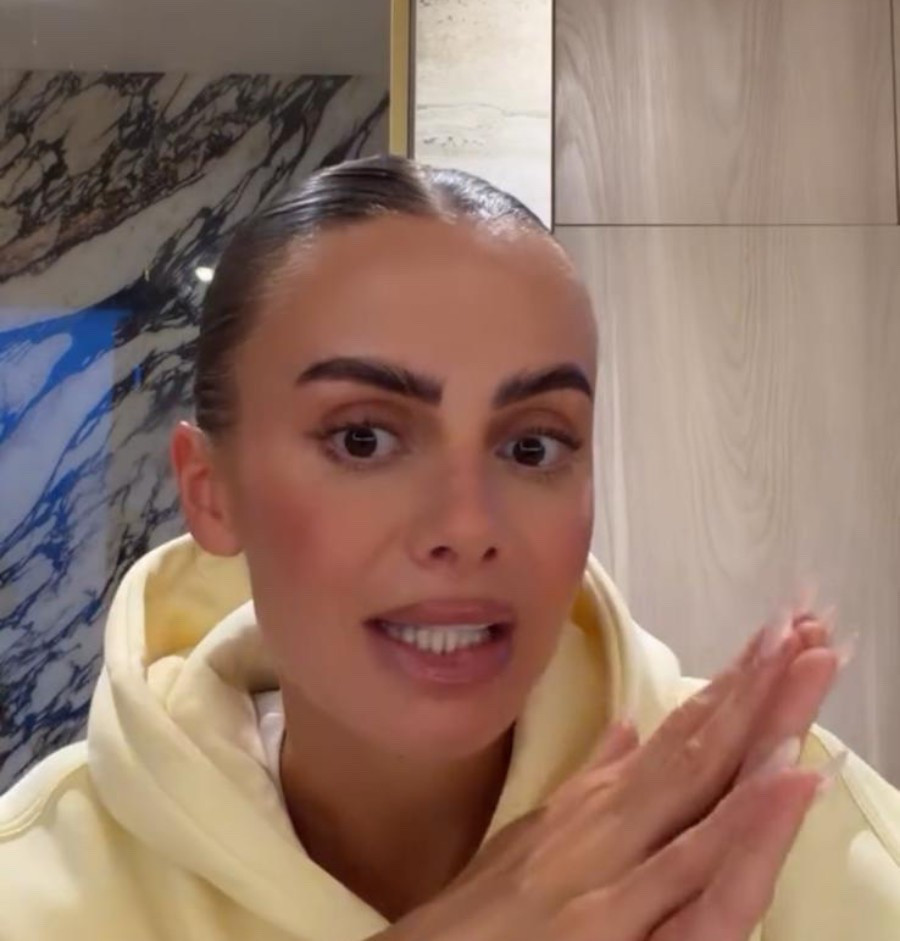 So many of you are asking what serum I’ve been using on my lashes and brows. It’s this one and it’s INSANE!! I’m so happy with the results it’s given me 🤍


#LTKeurope #LTKbeauty #LTKuk