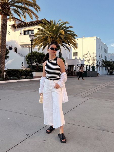easy way to look effortlessly chic is to dress in black and white 