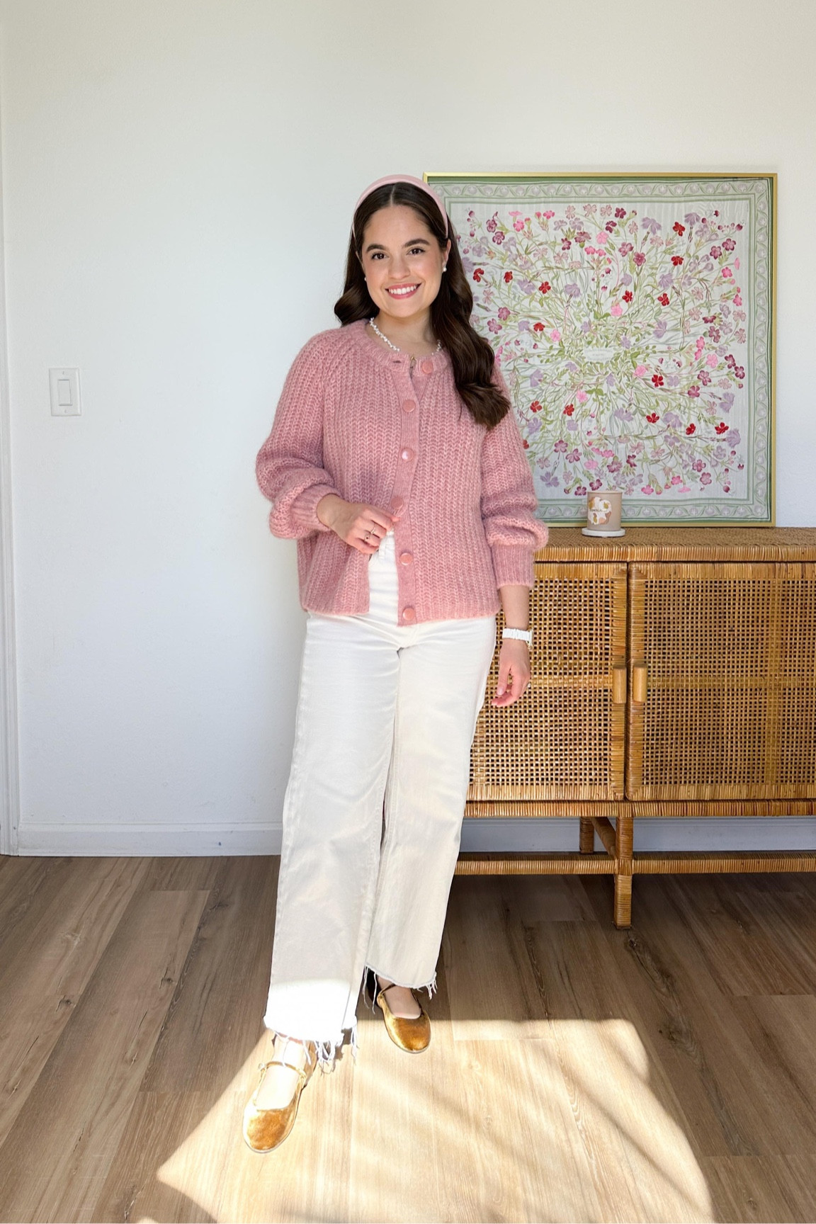 Effortless classics for a chilly day! This cozy pink cardigan is one of my favorites and is a staple all year round. The quality is incredible 🤍
Valentine’s Day Outfit 

Cardigan: @sezane 
Jeans: @oldnavy 
Flats: @sezane 
Headband: @jcrew (old) 

#noshoppingchallenge #ootd #outfitoftheday #outfitideas #sezanelovers #classicstyle #nospendmonth #petites #classicoutfits #nancymeyersaesthetic #grandmillennialstyle