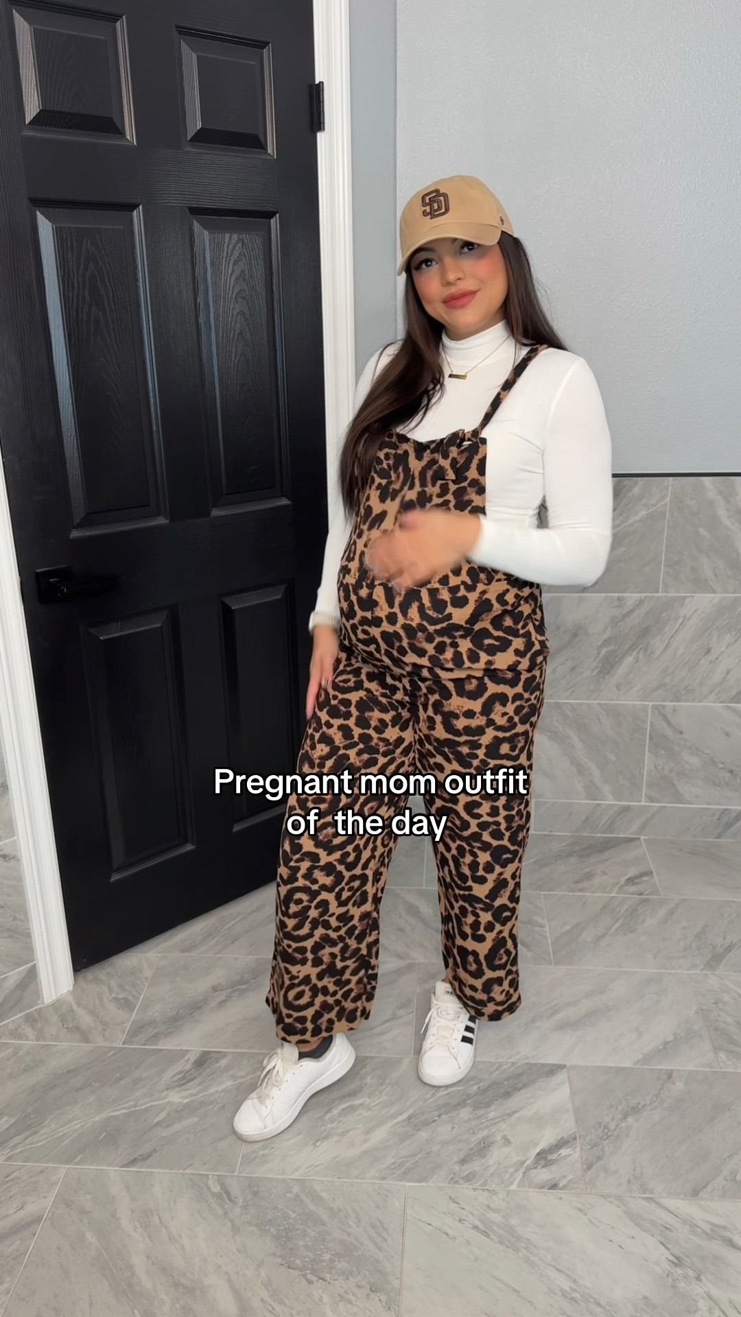 Mom fit of the day 
Overalls size medium 
Long sleeve size medium 
Shoes size 7 
5’4 

#LTKBump #LTKBaby #LTKFindsUnder50