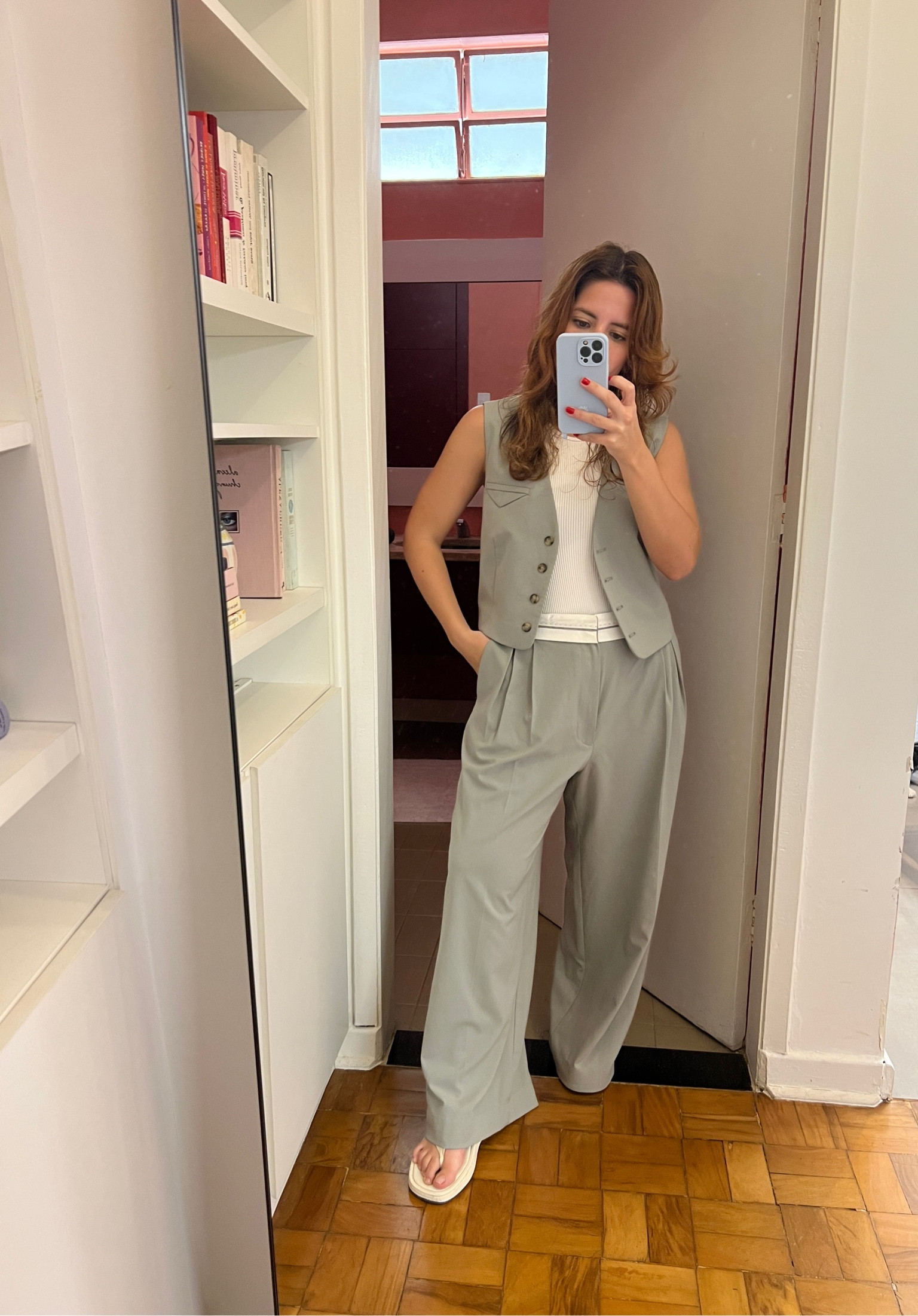 Sou só eu, ou um conjuntinho cinza é chic demais? ✨