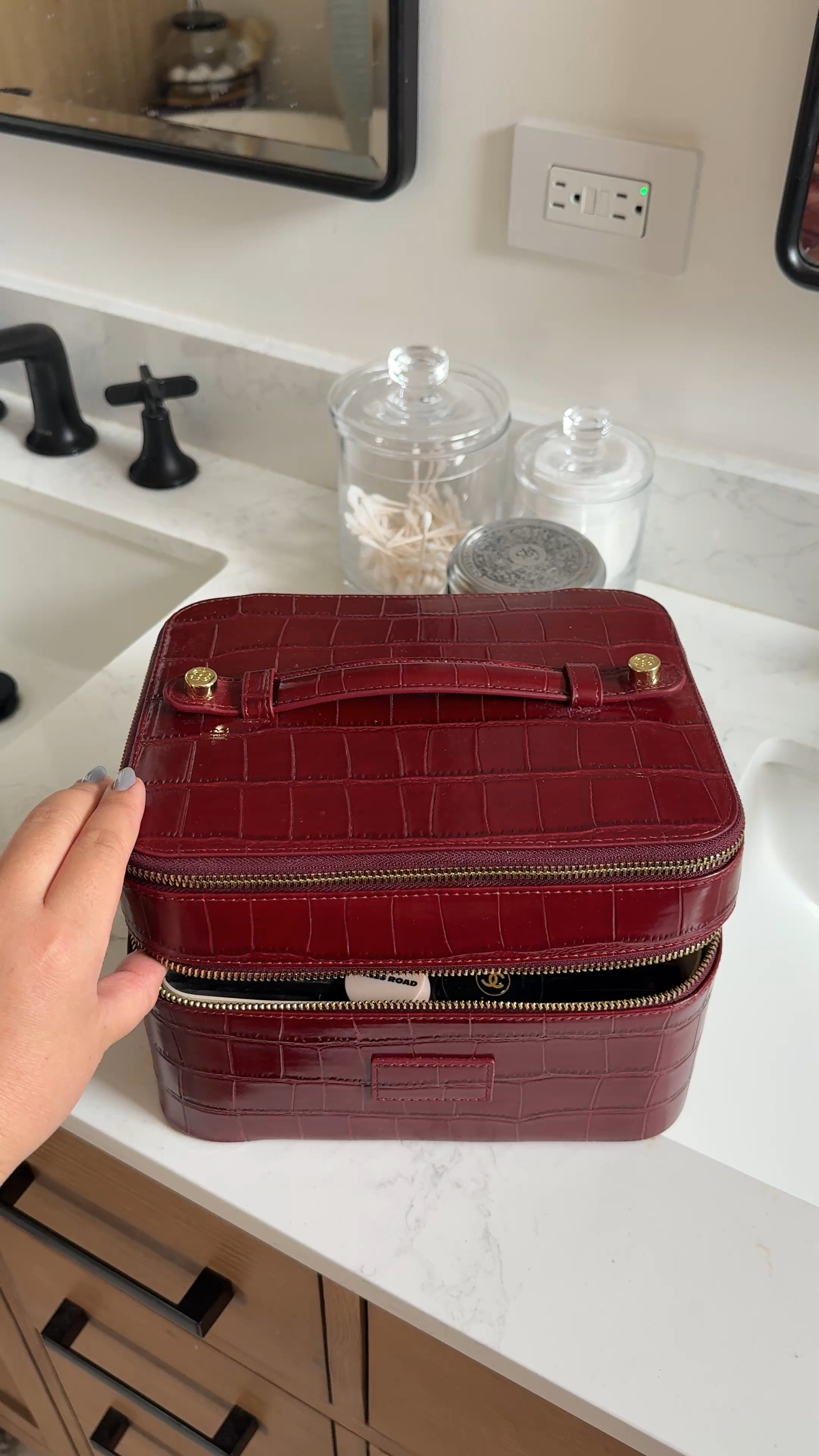 the best vanity case to ever exist!!!  

 #LTKgrwm #LTKselfcare #LTKBeauty