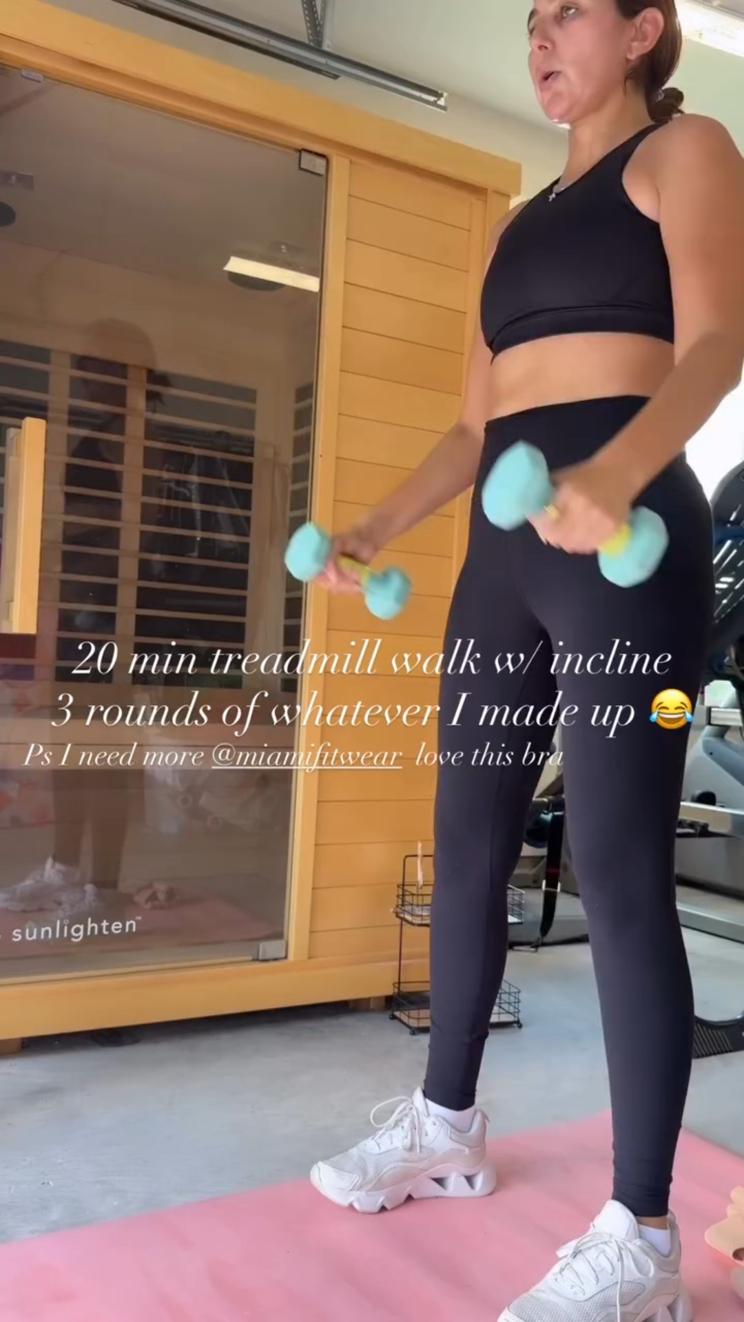 20 min treadmill walk w/ incline 
3 rounds of whatever I made up 😂 Ps I need more @miamifitwear  love this bra