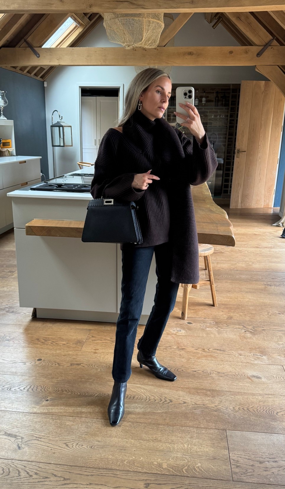 A scarf in a jumper 👌 


#LTKautumn #LTKeurope #LTKwinter