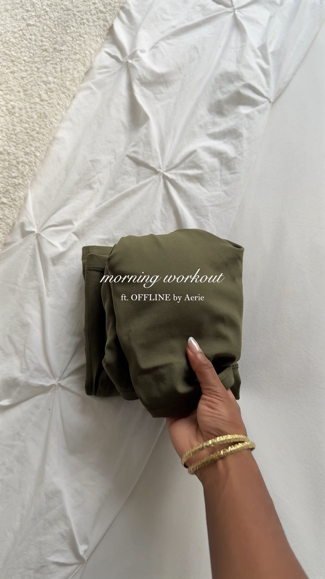 morning workout ft. @aerie 💚 will you be adding this look to your morning workout? shop these items in my LTK (link in bio)
	•	OFFLINE By Aerie Real Me Low Key Longline Sports Bra
	•	OFFLINE By Aerie The Hugger Mini Flare Legging
	•	OFFLINE By Aerie Polar Fleece Vest

#AerieREAL #AeriePartner #goingOFFLINE #ad #fallstyle #fallaesthetic #fallfashion #FallOutfits #fallinspo #falloutfitinspo #fallclothes #SweaterWeather #cozyseason #cozystyle #cozyfall #cozyoutfit #ActivewearOutfits