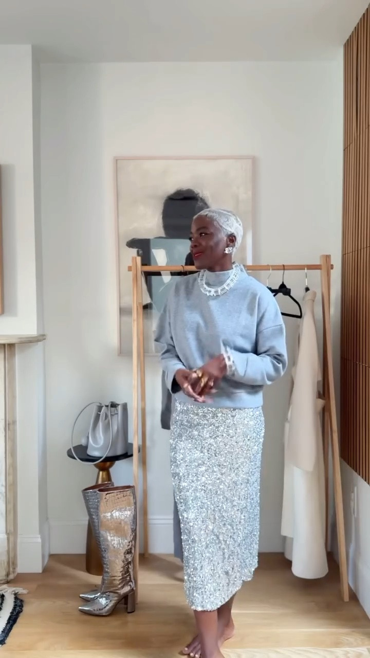 Winter colors I don’t normally wear: Silver, Grey, White …
Guess one has to always keep trying new things. 😉

Linking in stories…

#brooklyn #momstyle #winterfashion #winteroutfit #platinum #platinumpixie #perfectplatinumpixie #platinumhair #shorthair #over40 #over40style #over40fashion #over40women