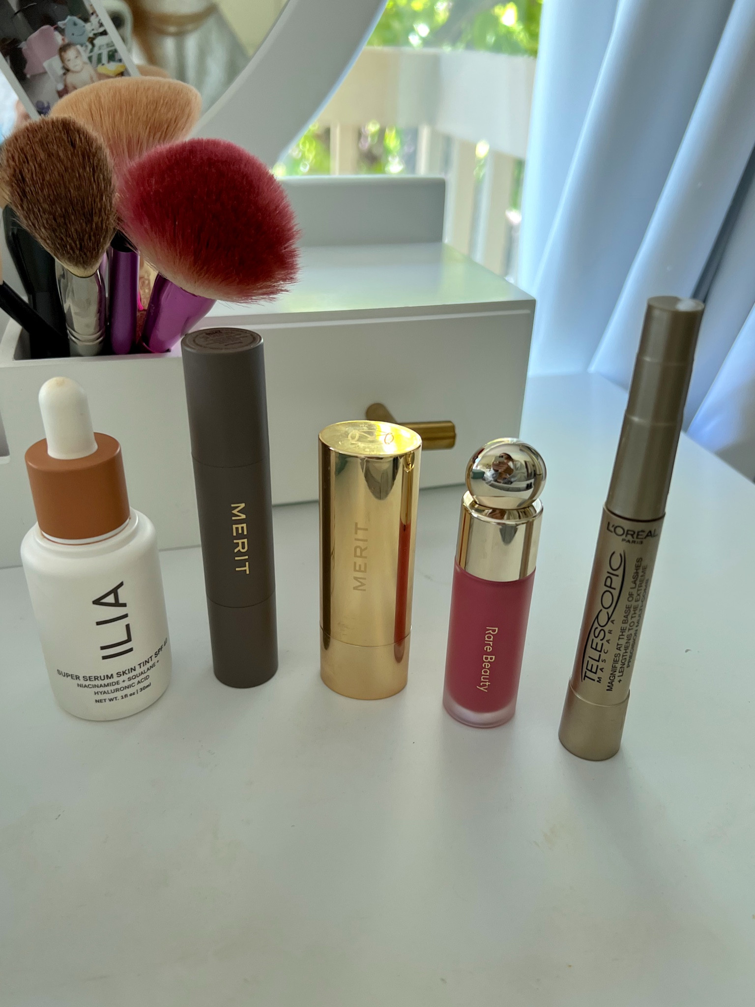 Ilia skin tint in ST10 Porto Ferro
Merit foundation stick in Bisque 
Rare beauty blush in Grace 
Merit bronzing balm in Seine 