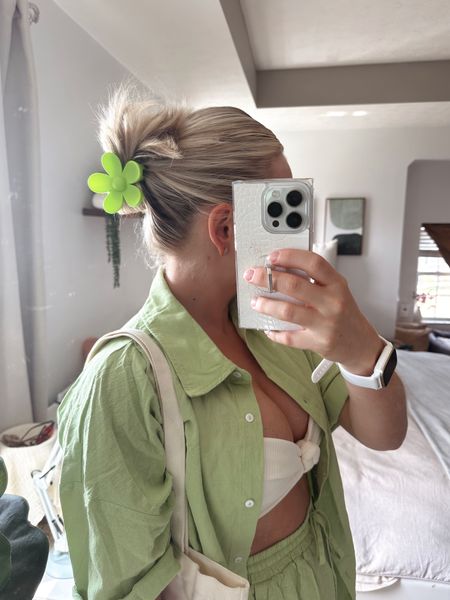 Love these oversized flower hair clips! Come in several different colors too! 💚🤍

#LTKstyletip #LTKunder50 #LTKbeauty