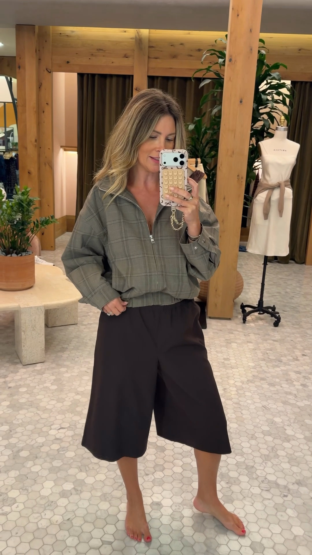 Let’s go shopping at Aritzia!! Taking Brett along with me and found some super cute and trendy outfits for the fall

#LTKvlog #LTKOver40 #LTKSeasonal
