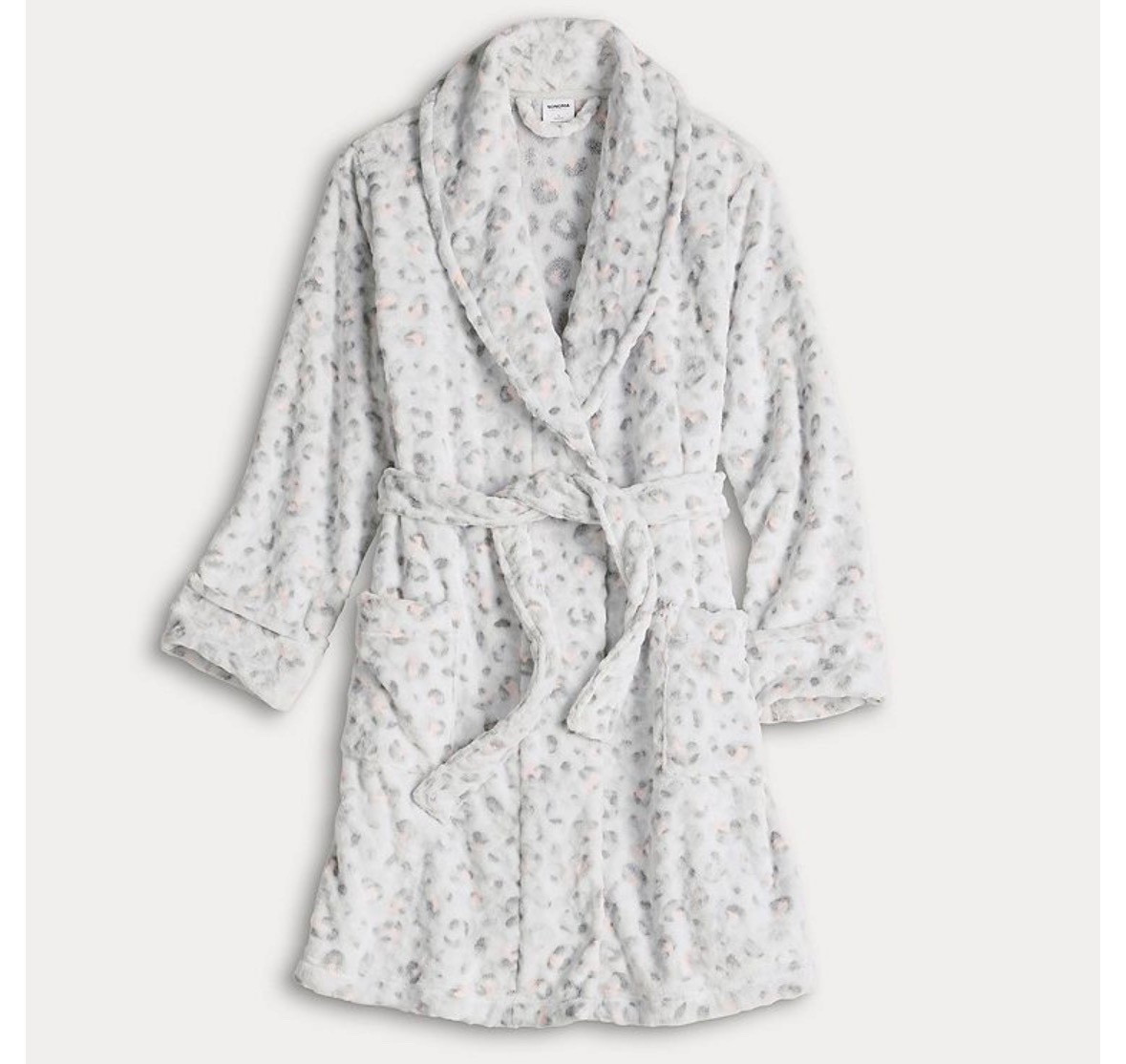 Women’s robes! Men grab for your ladies and hold onto it for Mother’s Day or ladies TREAT YASELF. Less than $9 for this plush robe. Multiple color options still available as of post time! Code CATCH15OFF will drop it even further if you spend $100 on qualifying brands. ⬇️

#LTKSaleAlert #LTKmomlife #LTKselfcare