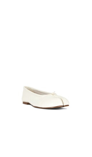 Steve Madden Calico Flat in Cream. - size 7 | Revolve Clothing (Global)