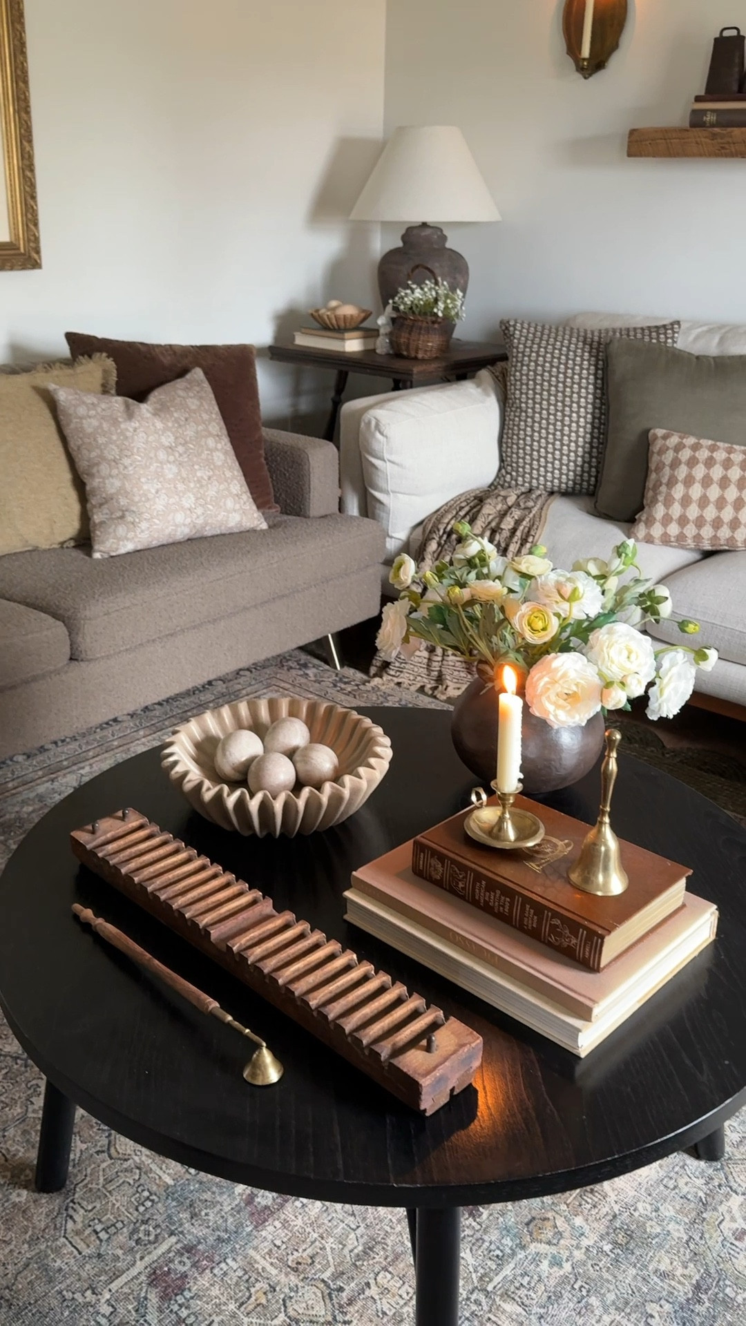 Livingroom mixing both old and new!

#LTKSeasonal #LTKHome #LTKOver40