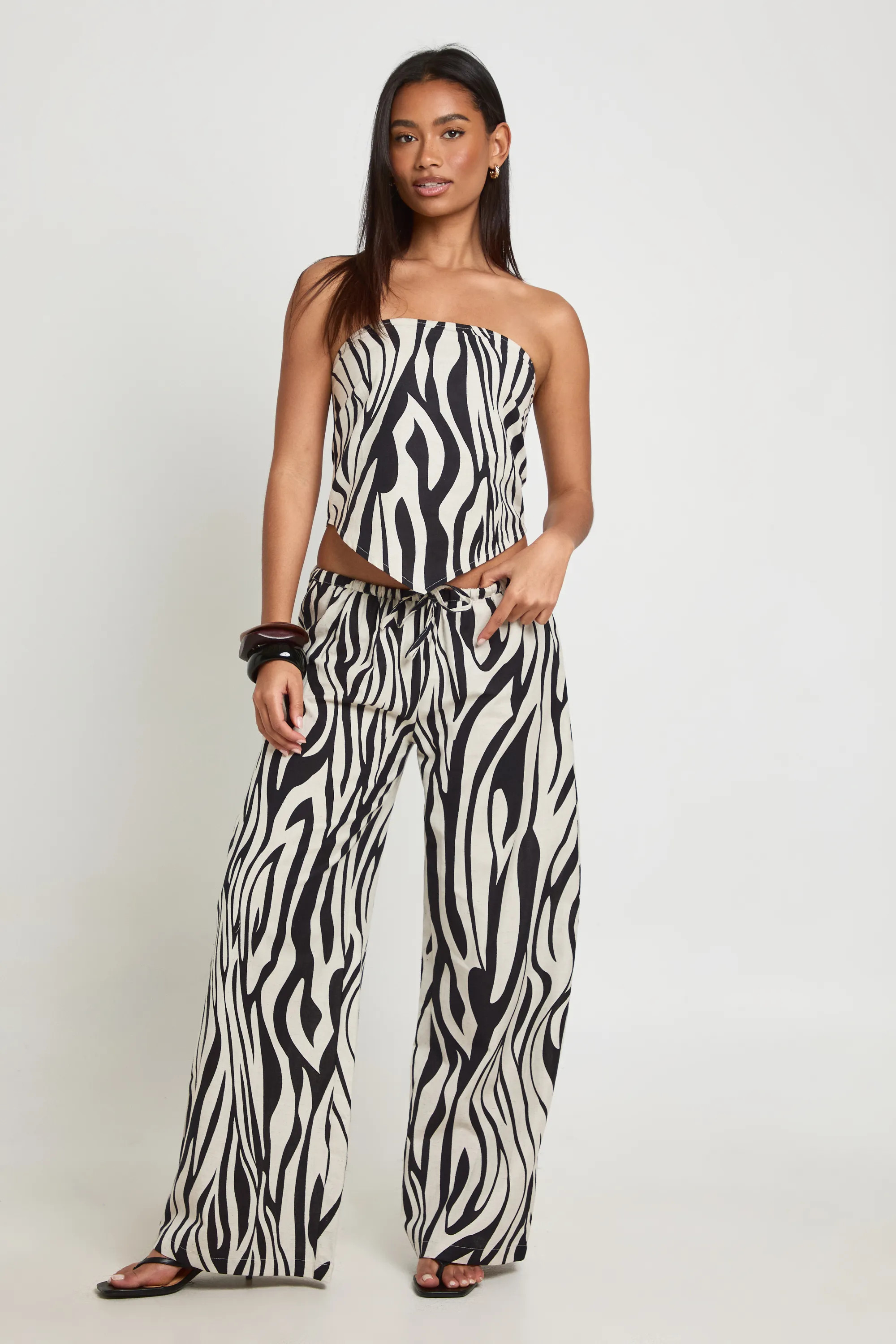 Zebra Linen Look Wide Leg Trousers | Boohoo USA | boohoo (US & Canada)