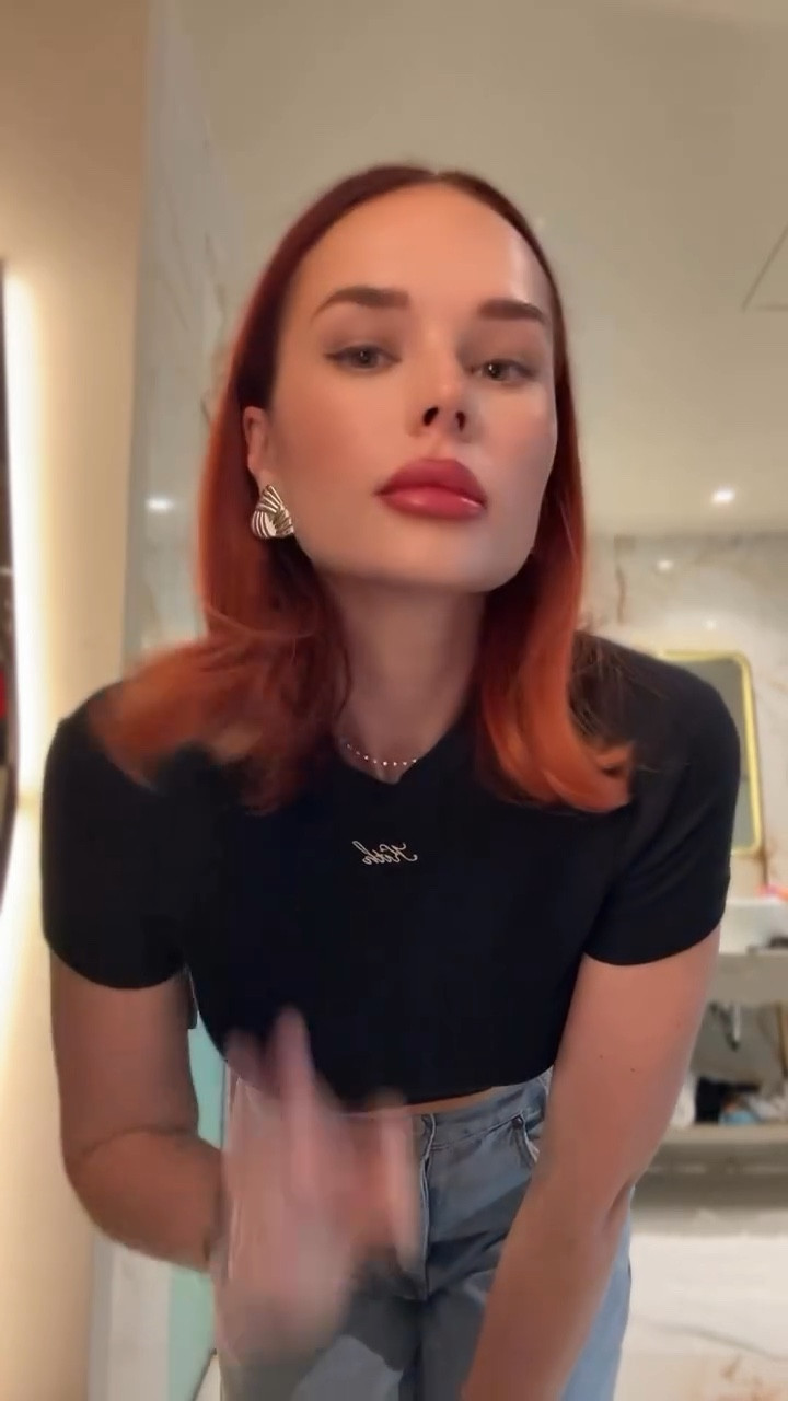 These @agolde jeans are my new fave 🙌🏻🤍 items will be linked in my bio on LTK!! So many great Black Friday sales happening!! #allthingsbeautywithtara #ootd #outfitoftheday #outfitinspiration #fashioninspo