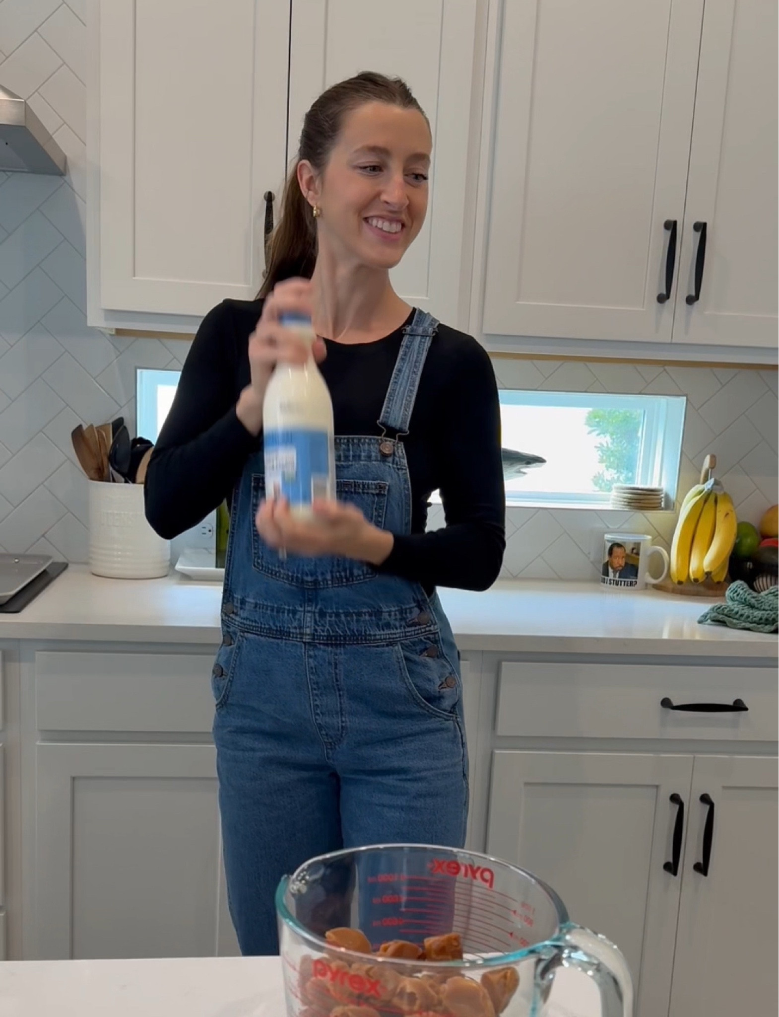 I’m wearing a size XS in the overalls, they stretch as you wear them so I recommend sizing down! Color is ‘foolish love'