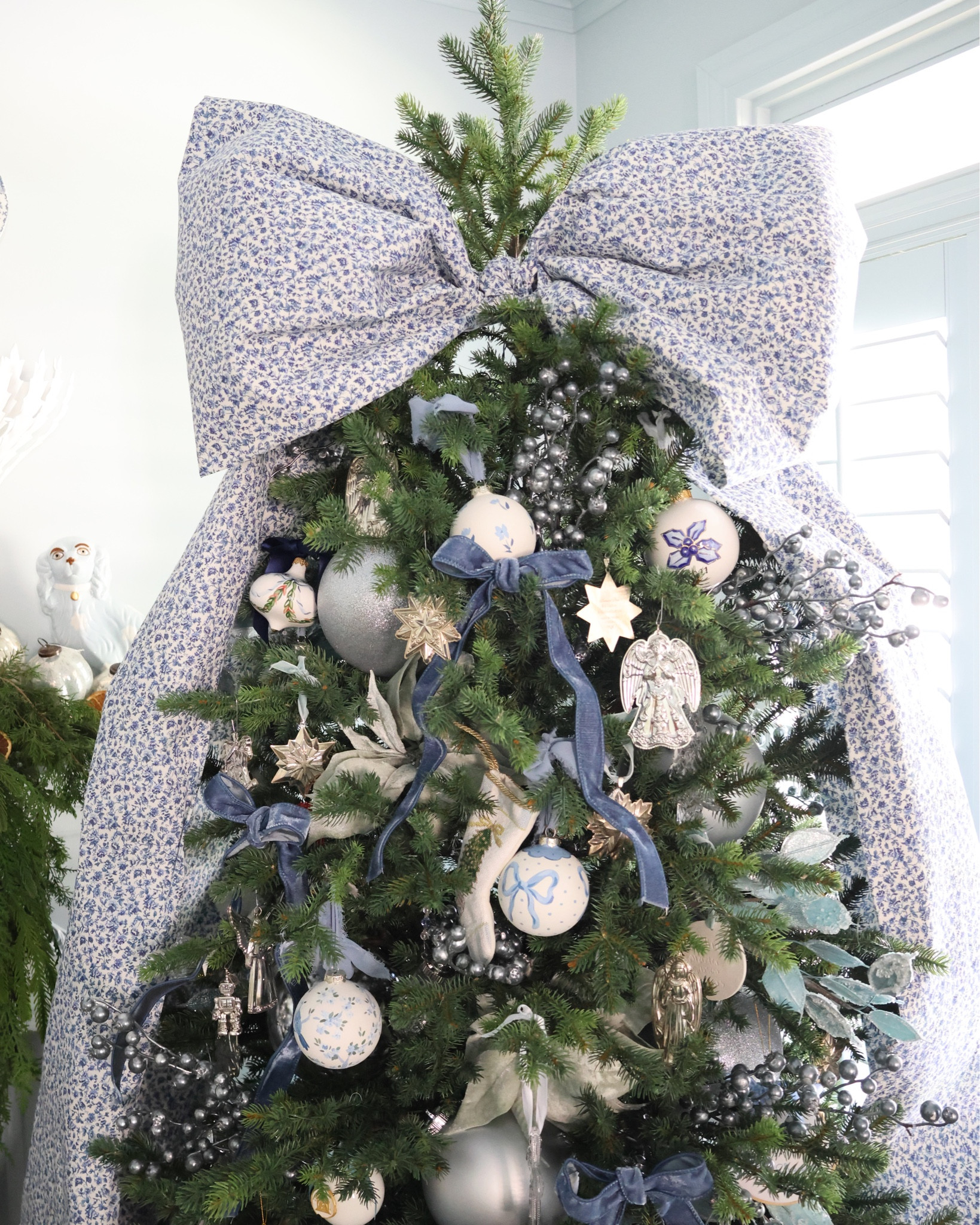 I like big BOWS and I cannot lie. 🎀🎄 Shop my favorite bow tree toppers here! My big bow is home made but these will do the trick too! The small bow is the exact as linked below. 

Also this is the perfect Christmas party dress for the holidays !

#LTKHome #LTKStyleTip #LTKHoliday