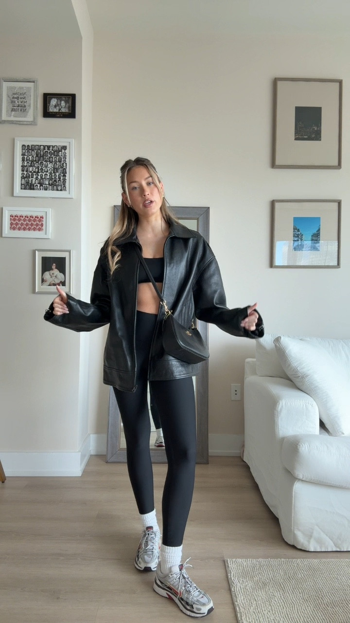 I found the perfect bag to dress up or down!! The @coach Teri shoulder bag, so you never have to stress about what to wear again!! #reliablepieces #coachpartner 