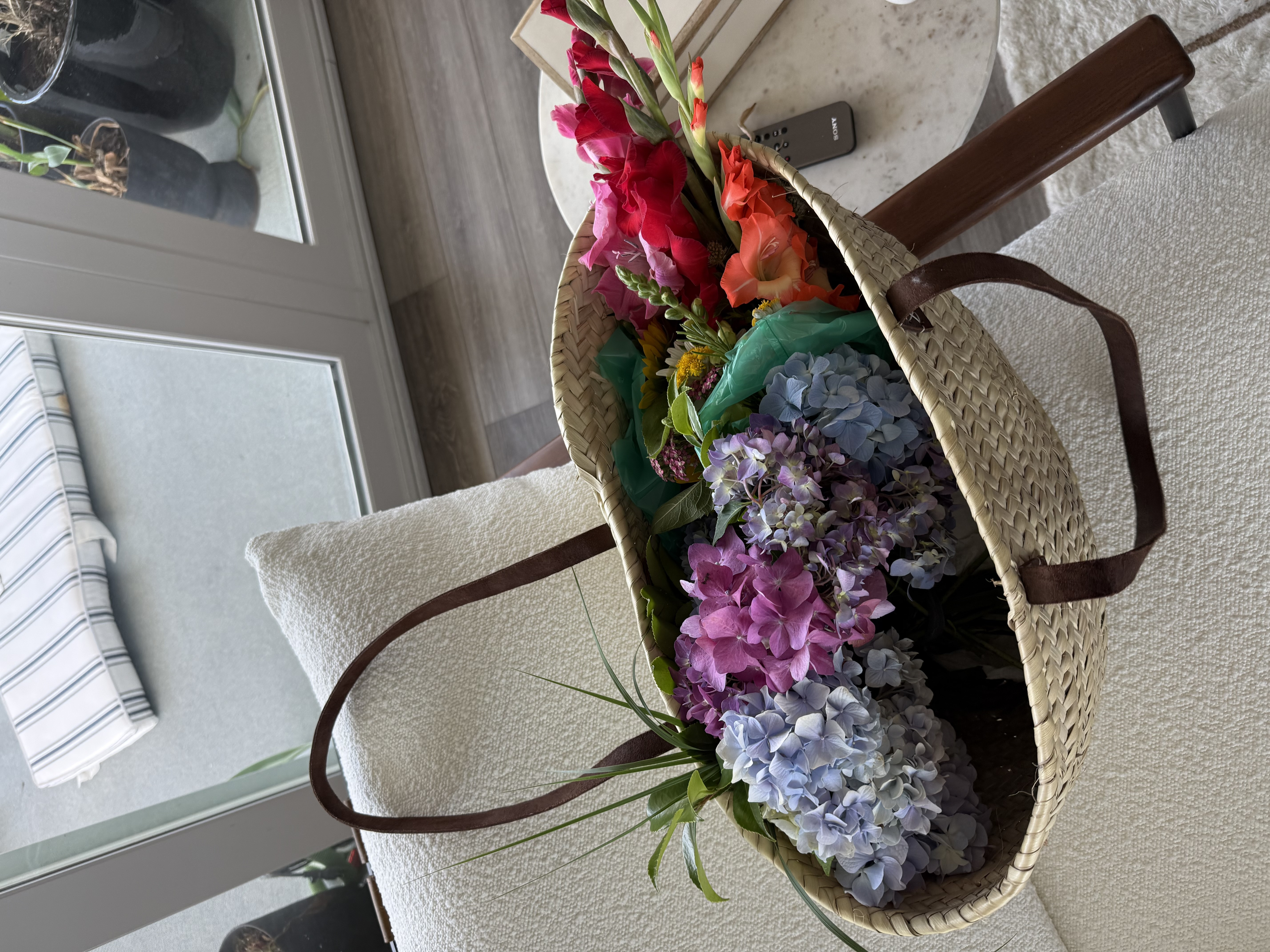 cute straw summer bags and farmers market bags I'm loving this summer! summer bags for farmers markets, farmers market bags, tote market bags 

 #LTKSeasonal #LTKFindsUnder100 #LTKItBag